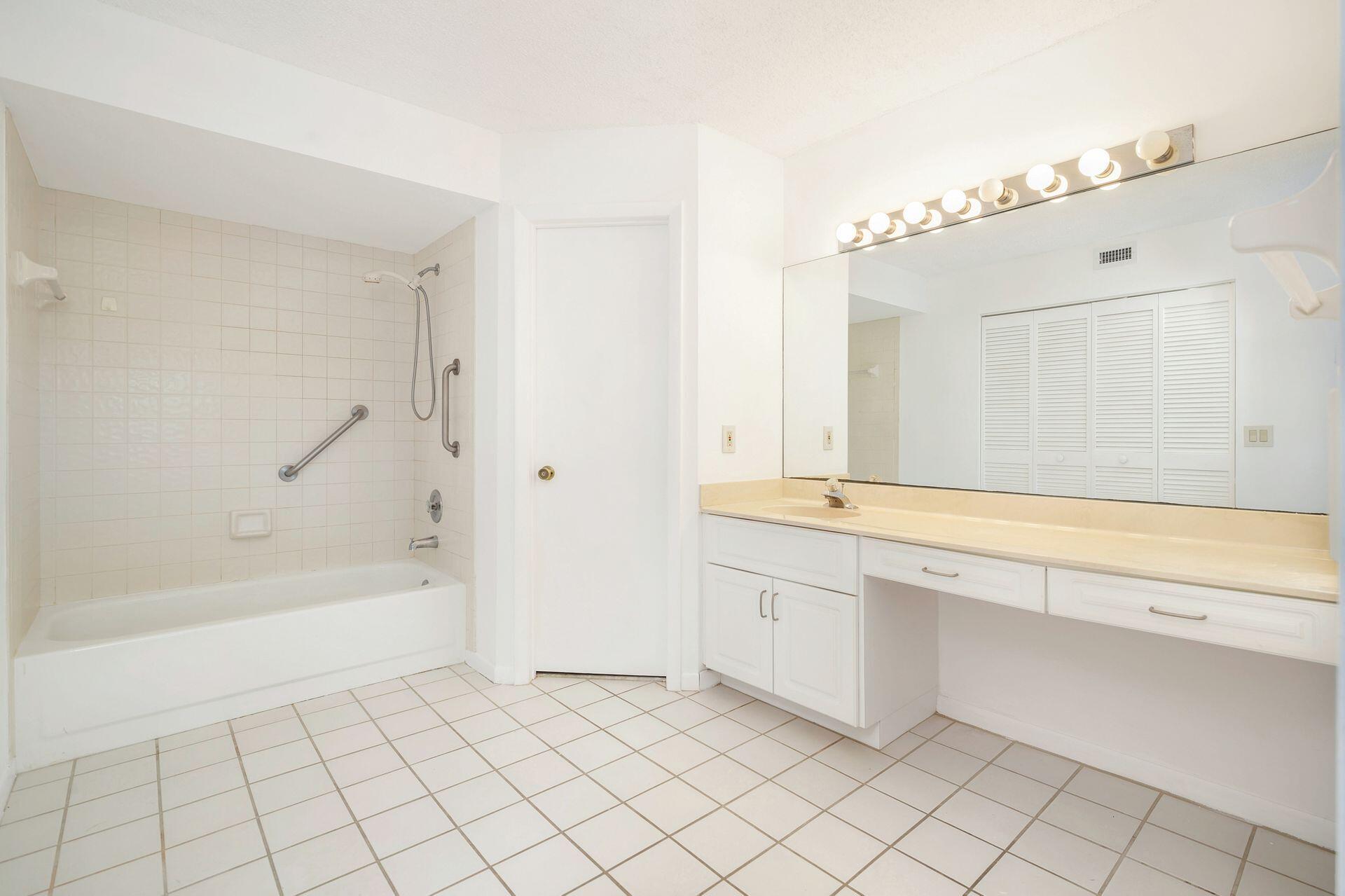6944 Briarlake Circle 105
