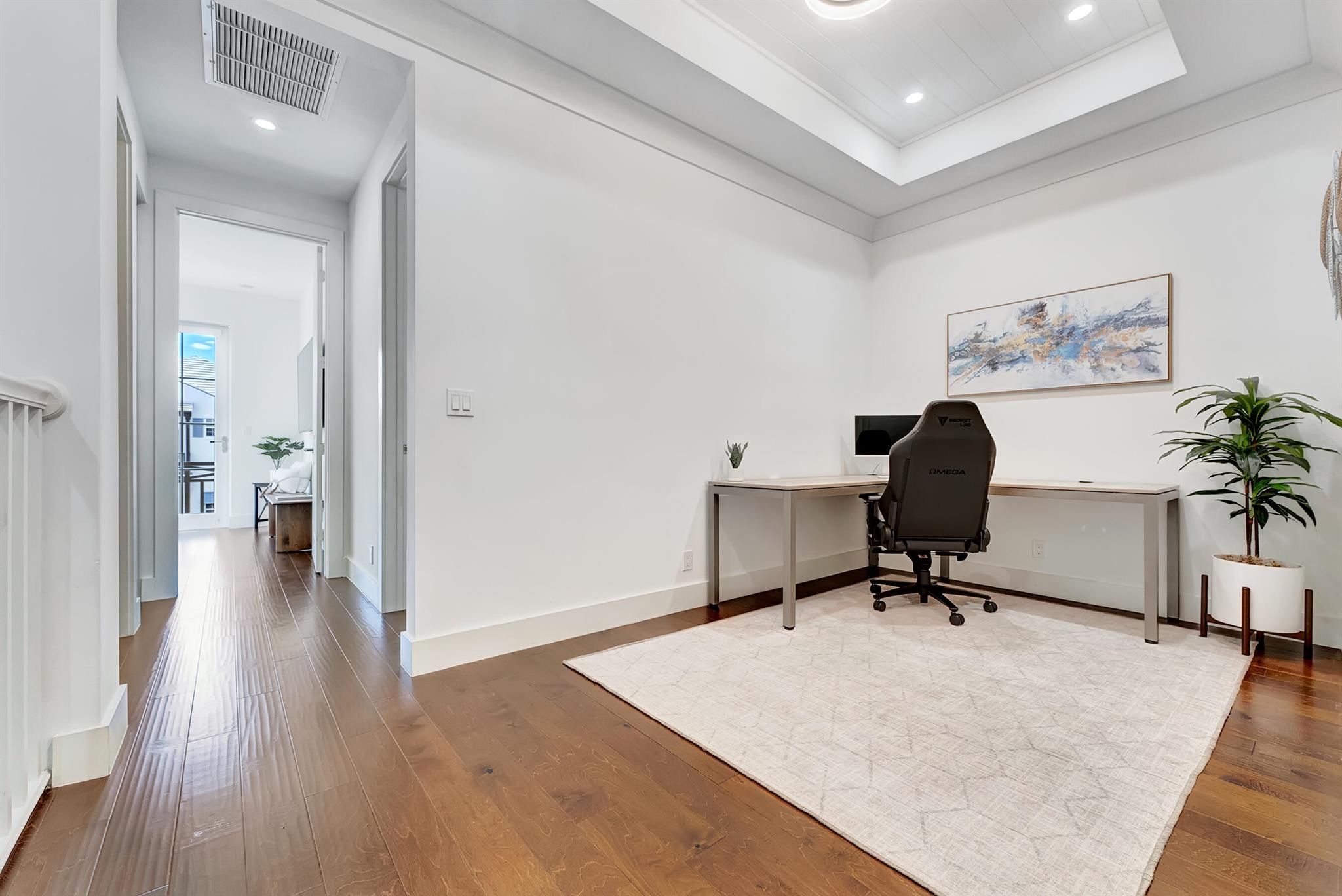 910 Hamilton Lane
