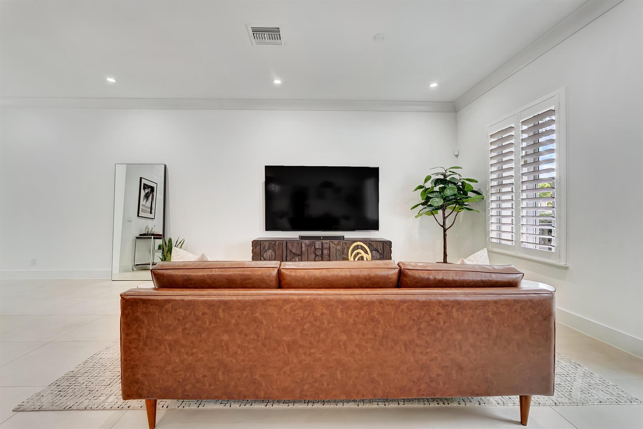 910 Hamilton Lane