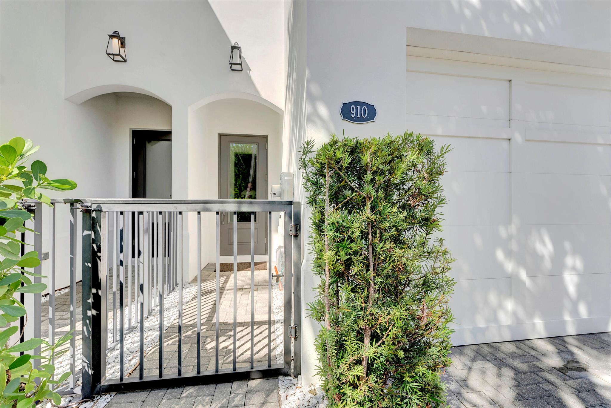 910 Hamilton Lane