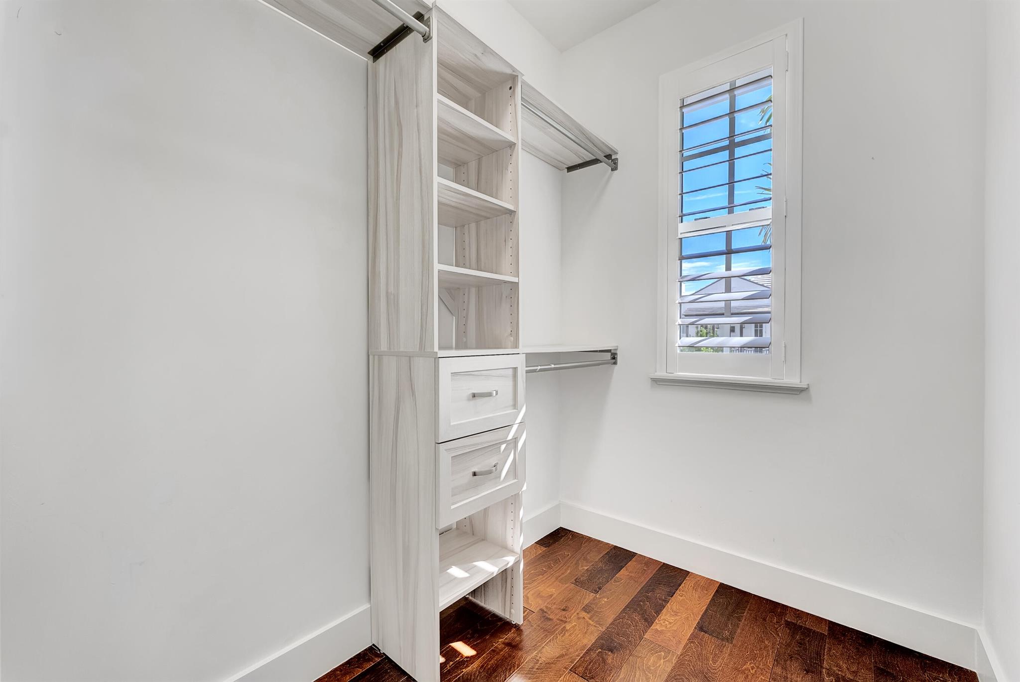 910 Hamilton Lane
