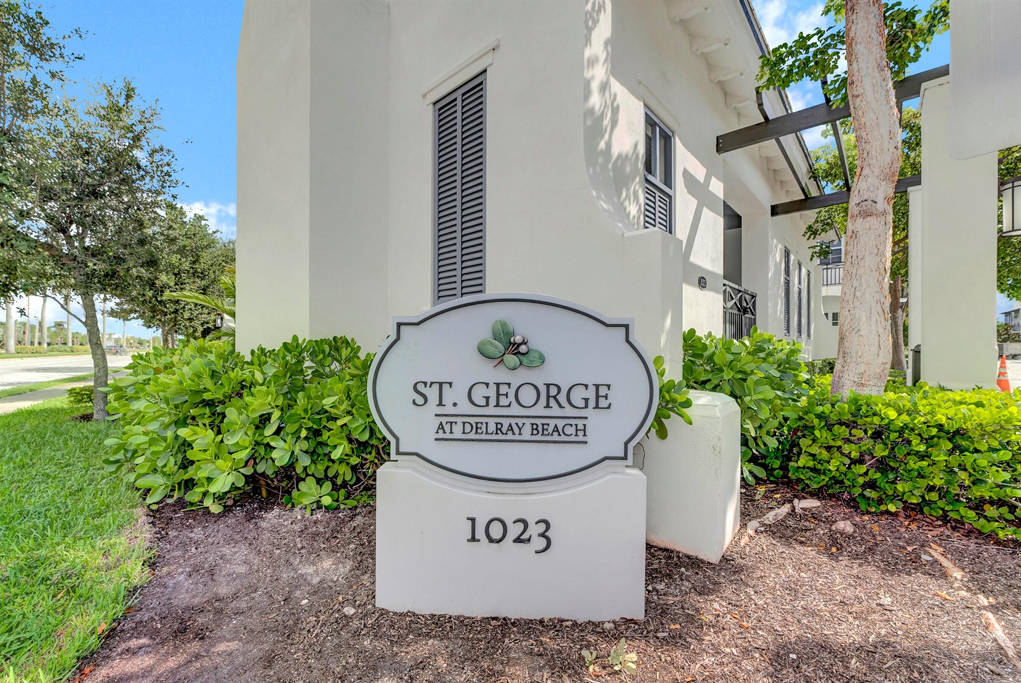 910 Hamilton Lane