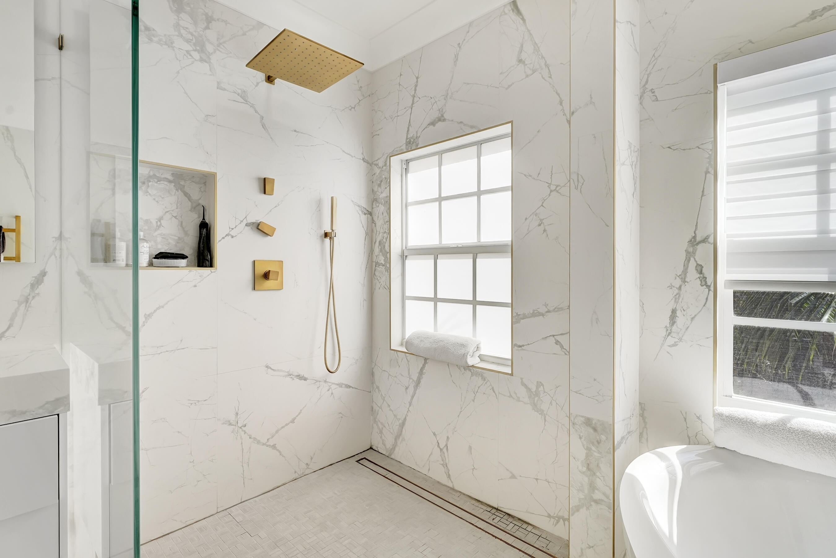 612 NE Rossetti Lane