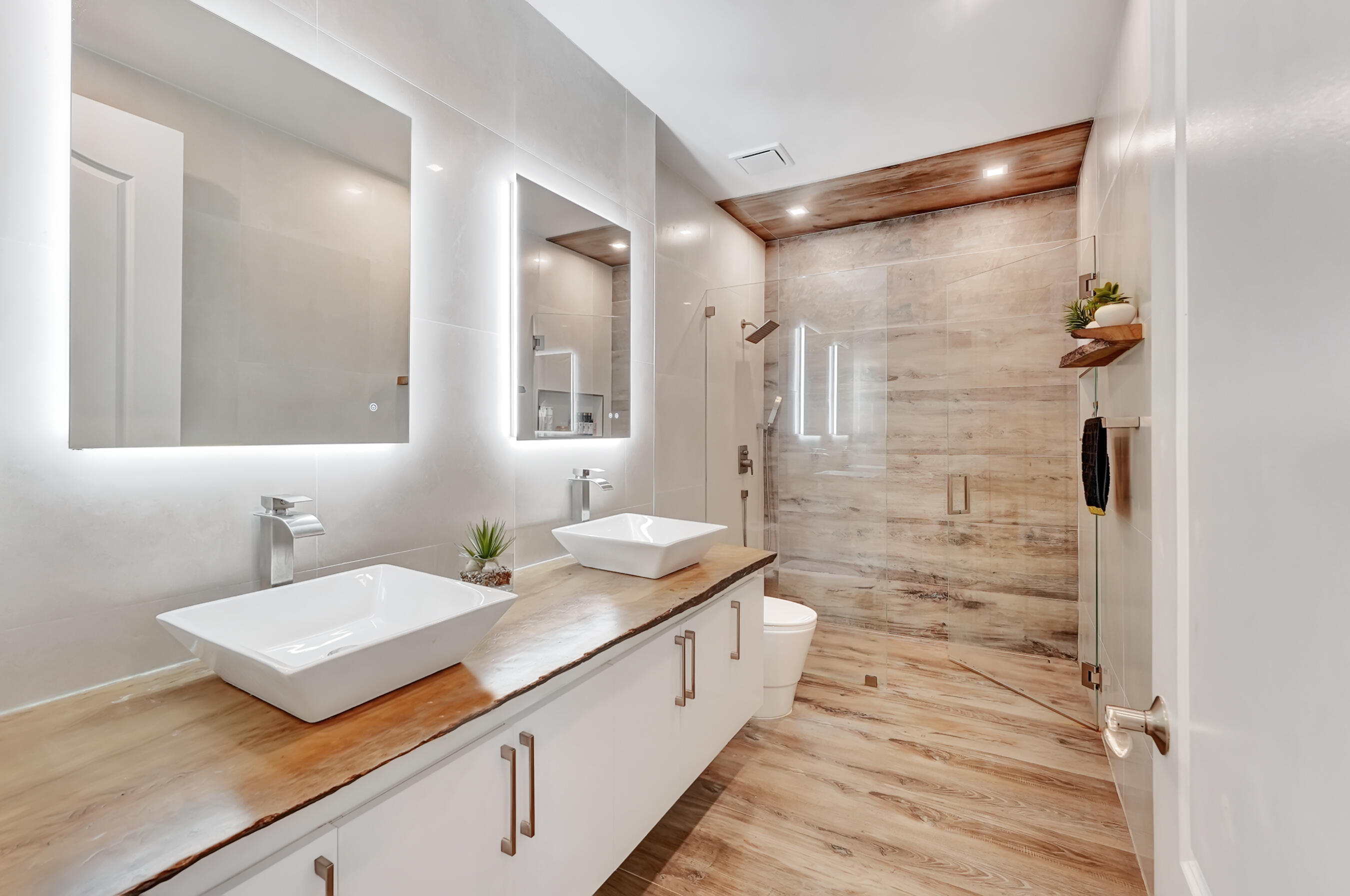 612 NE Rossetti Lane