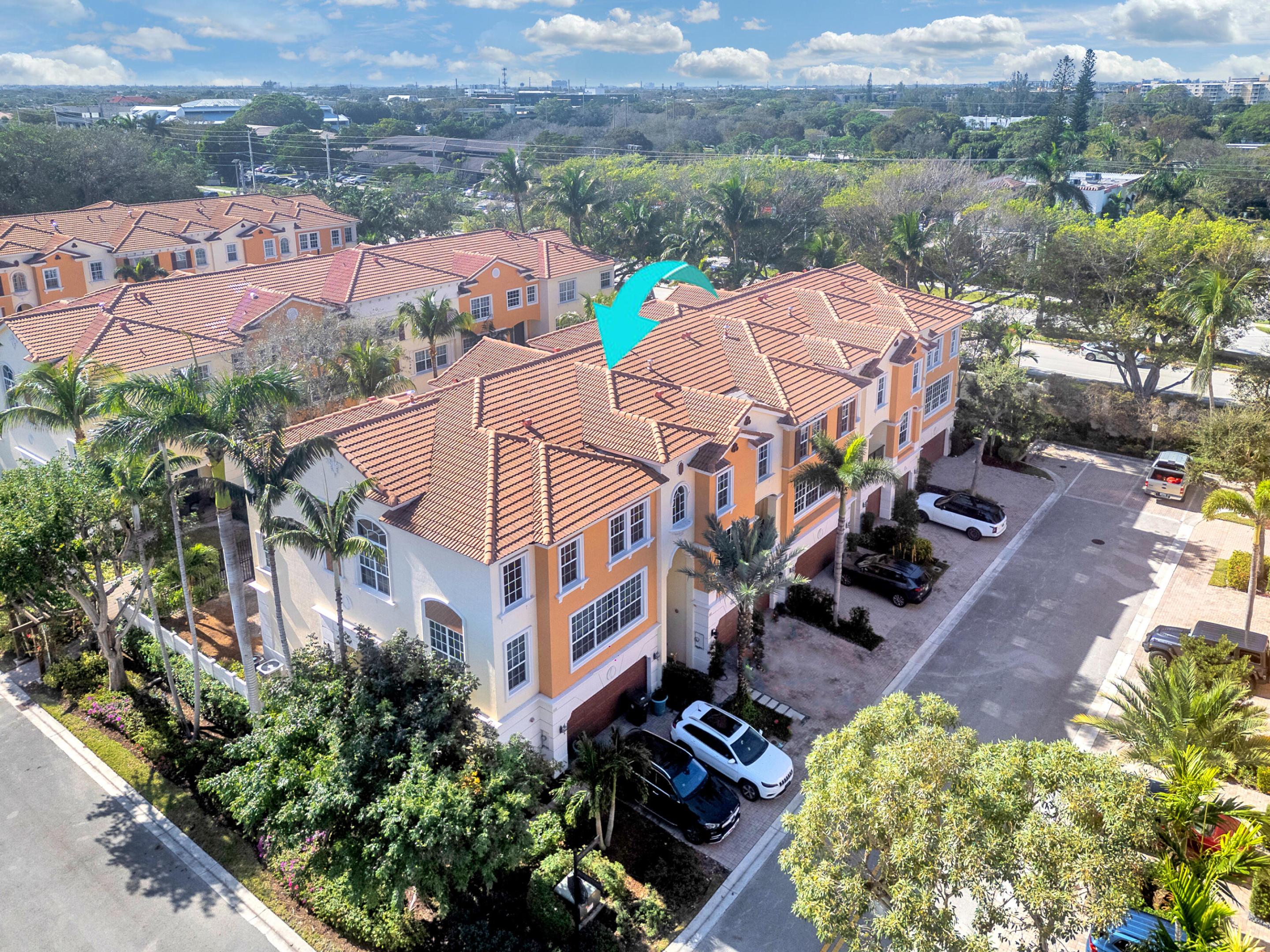 612 NE Rossetti Lane