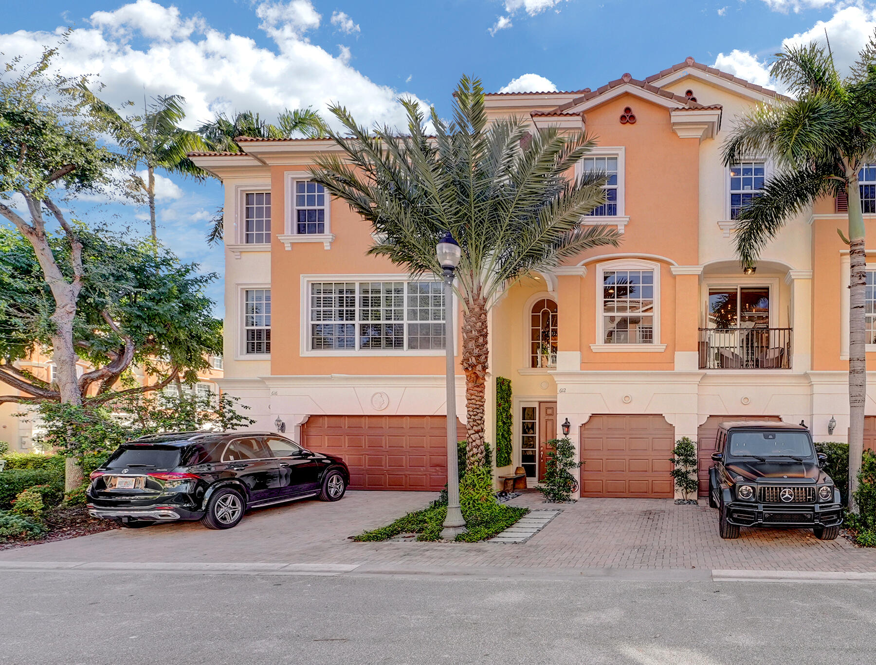 612 NE Rossetti Lane