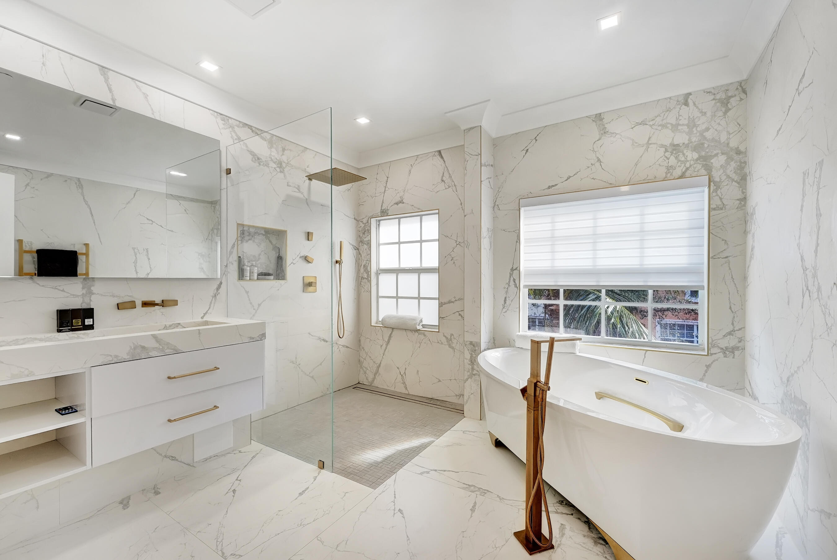 612 NE Rossetti Lane