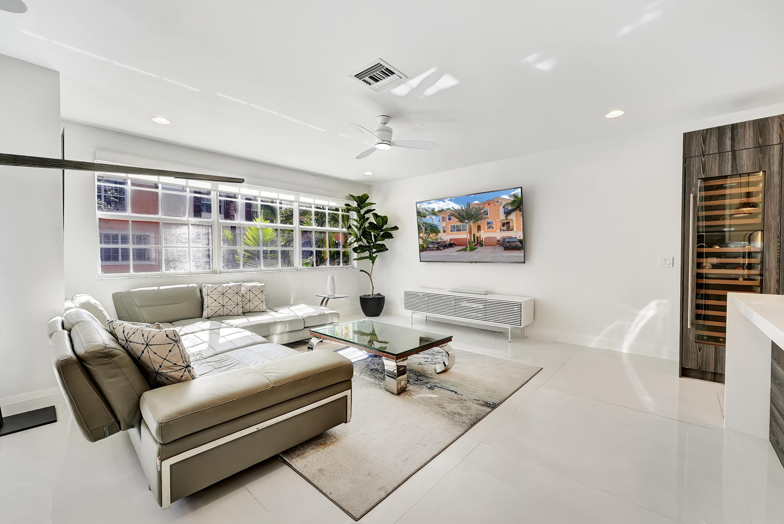 612 NE Rossetti Lane