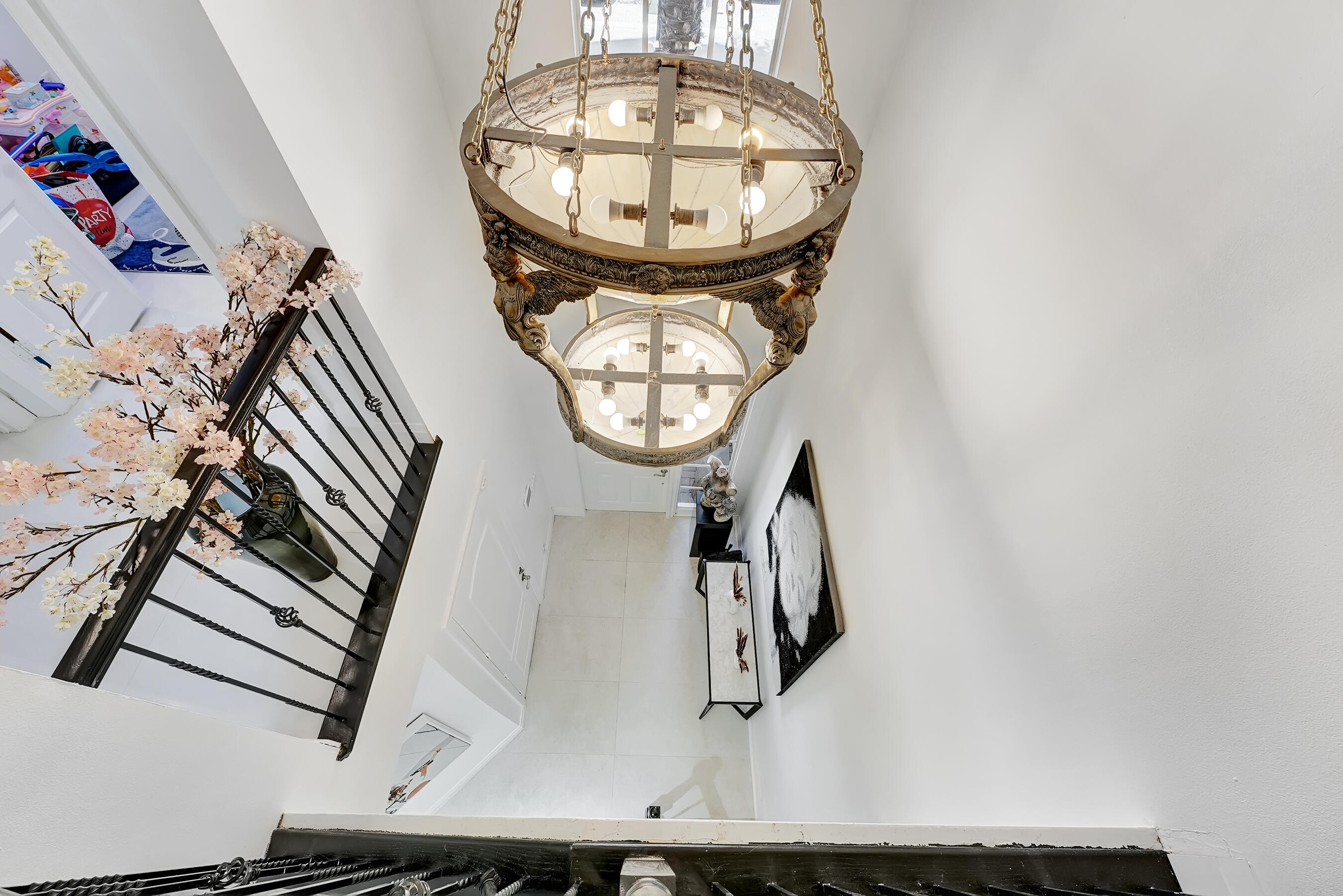 612 NE Rossetti Lane