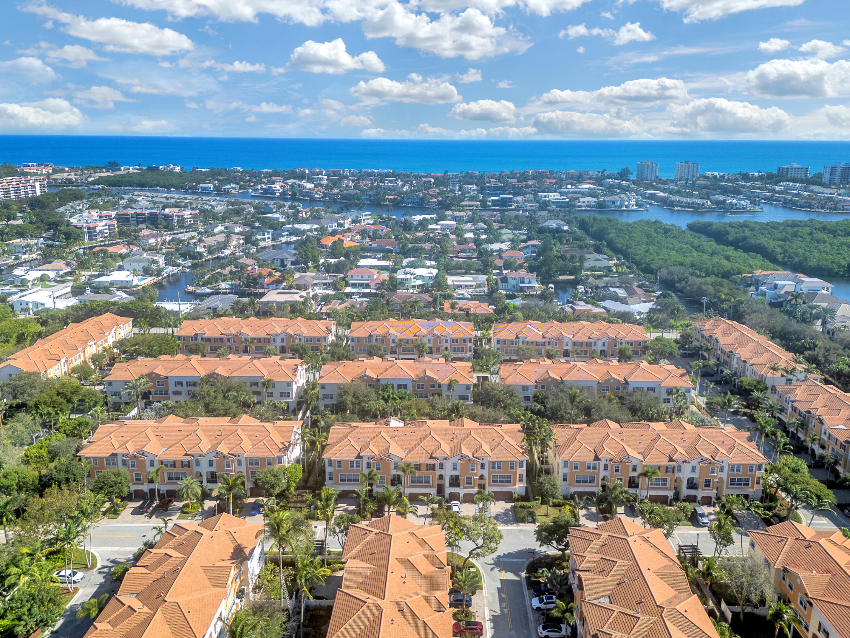 612 NE Rossetti Lane