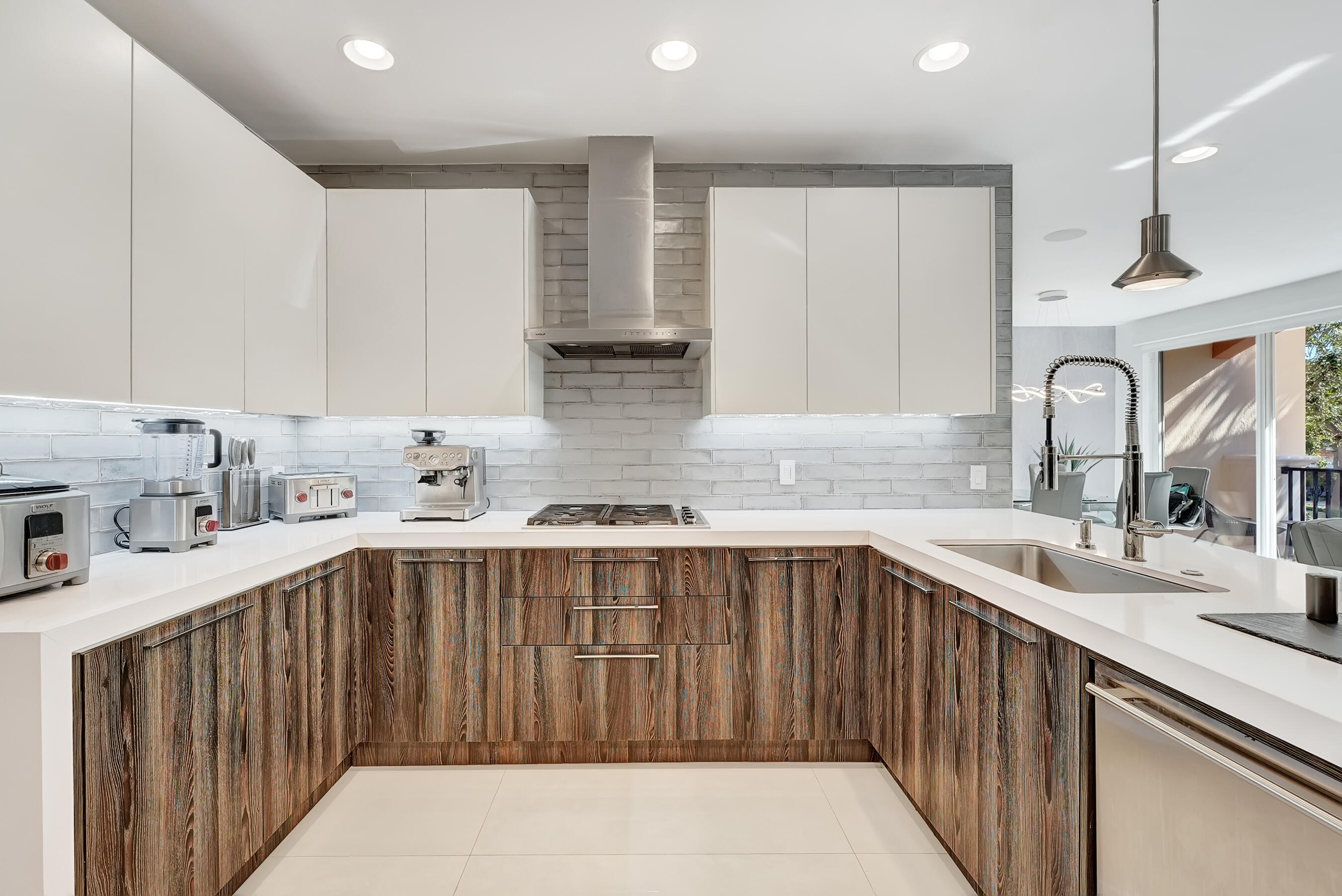 612 NE Rossetti Lane