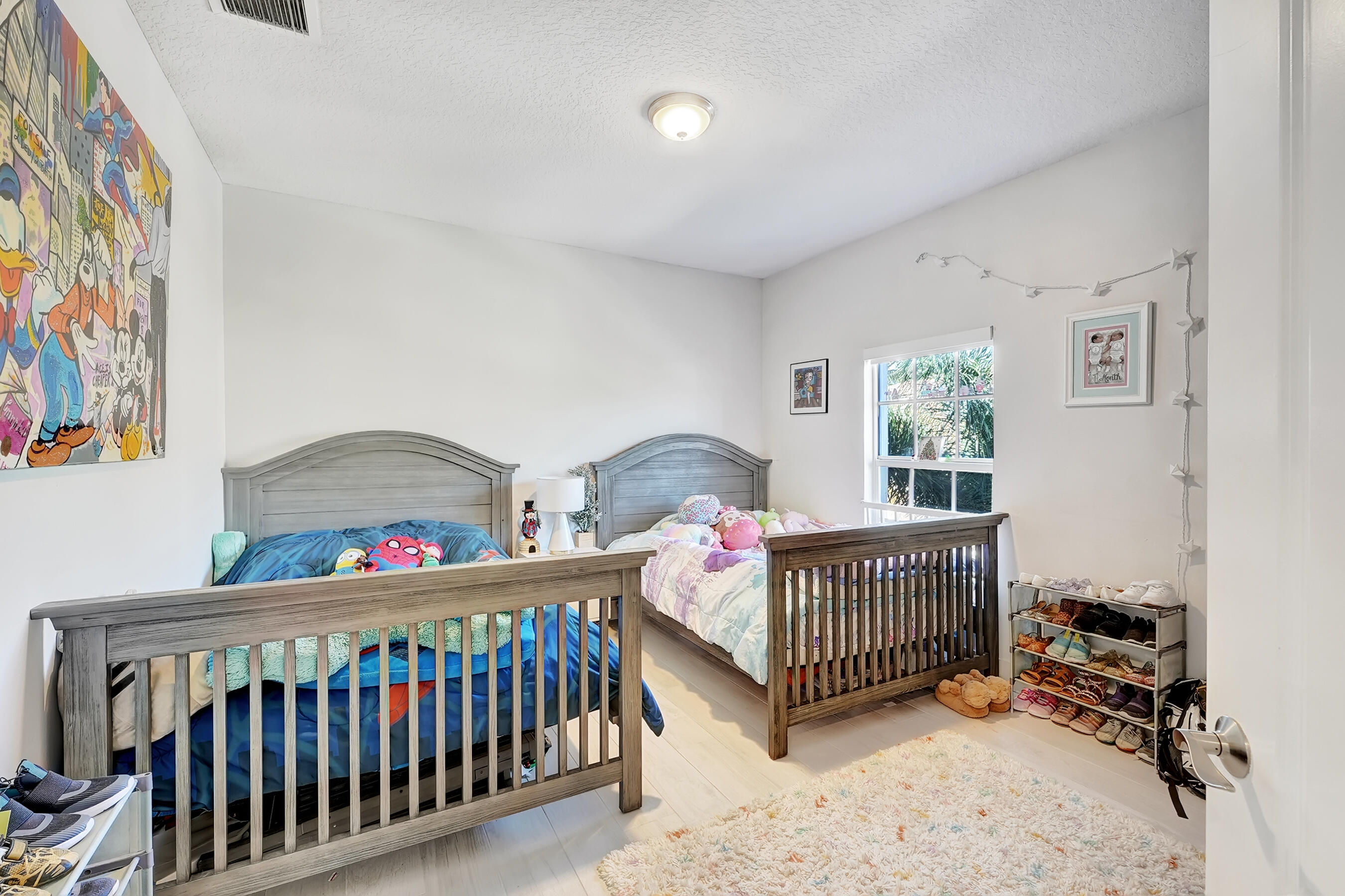 612 NE Rossetti Lane