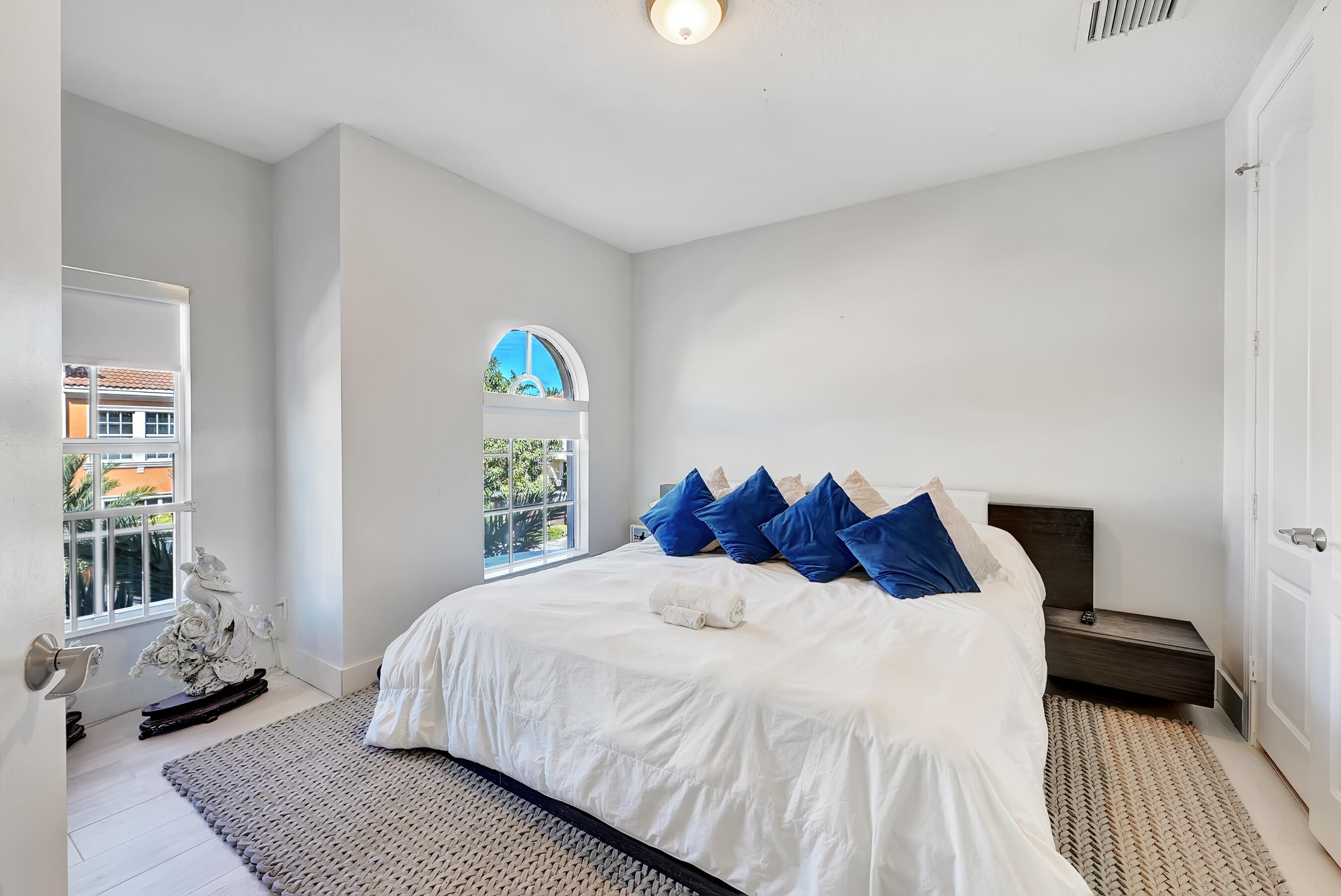 612 NE Rossetti Lane