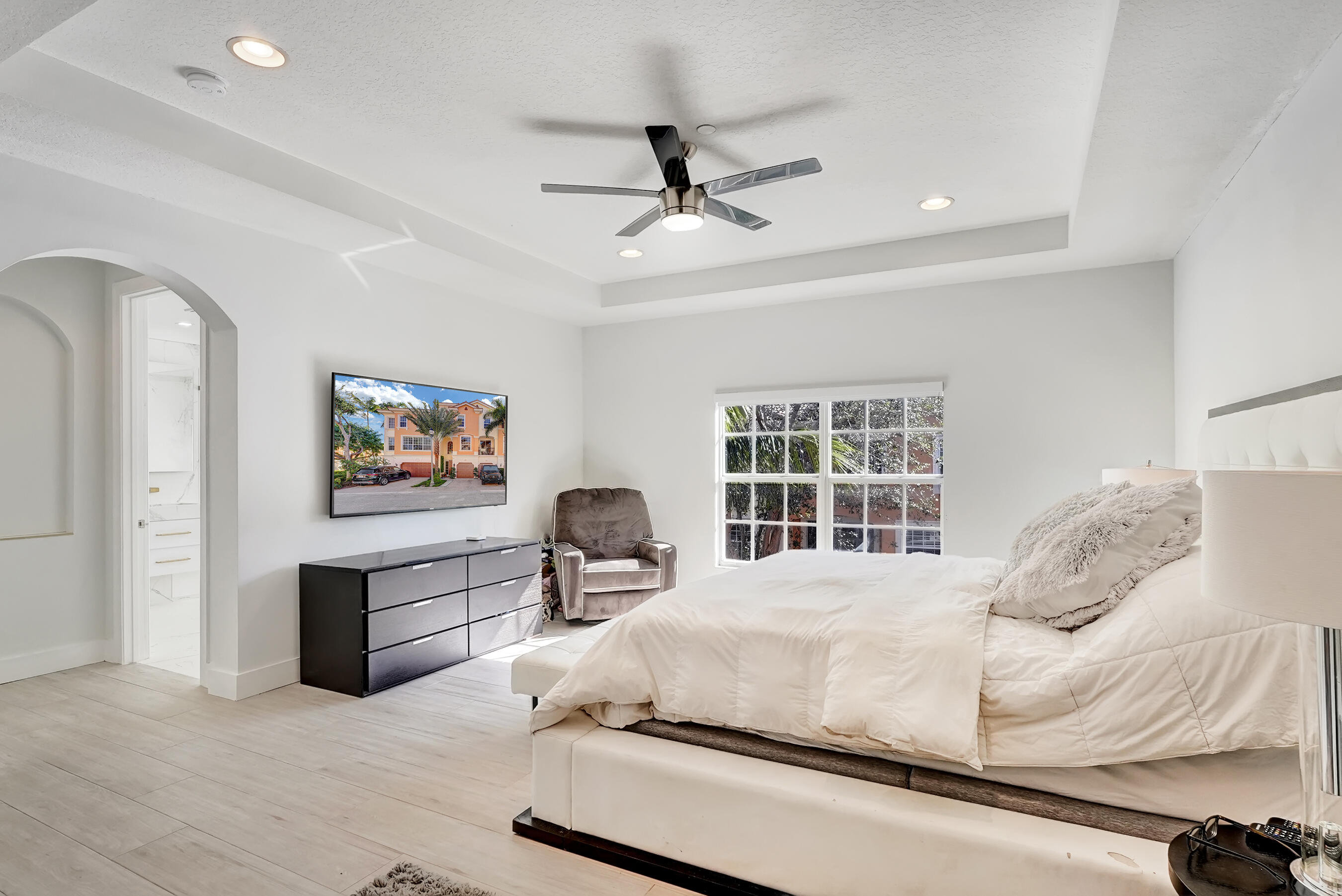 612 NE Rossetti Lane