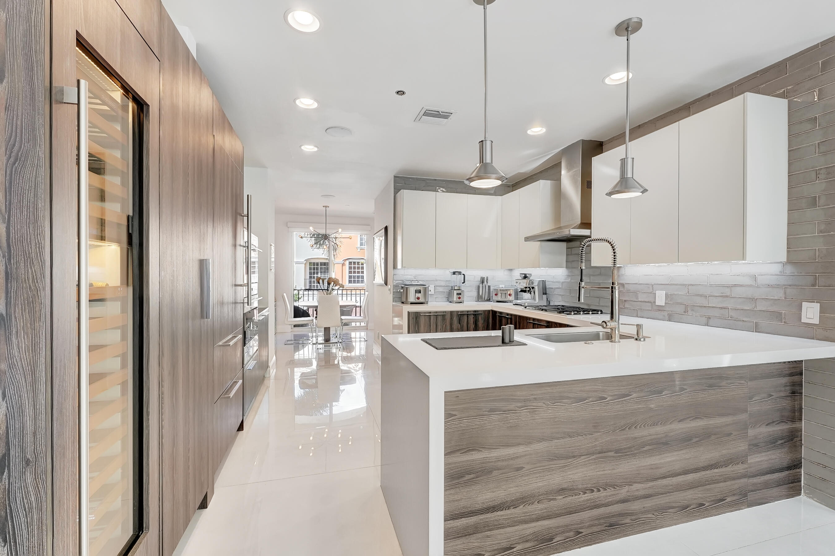 612 NE Rossetti Lane