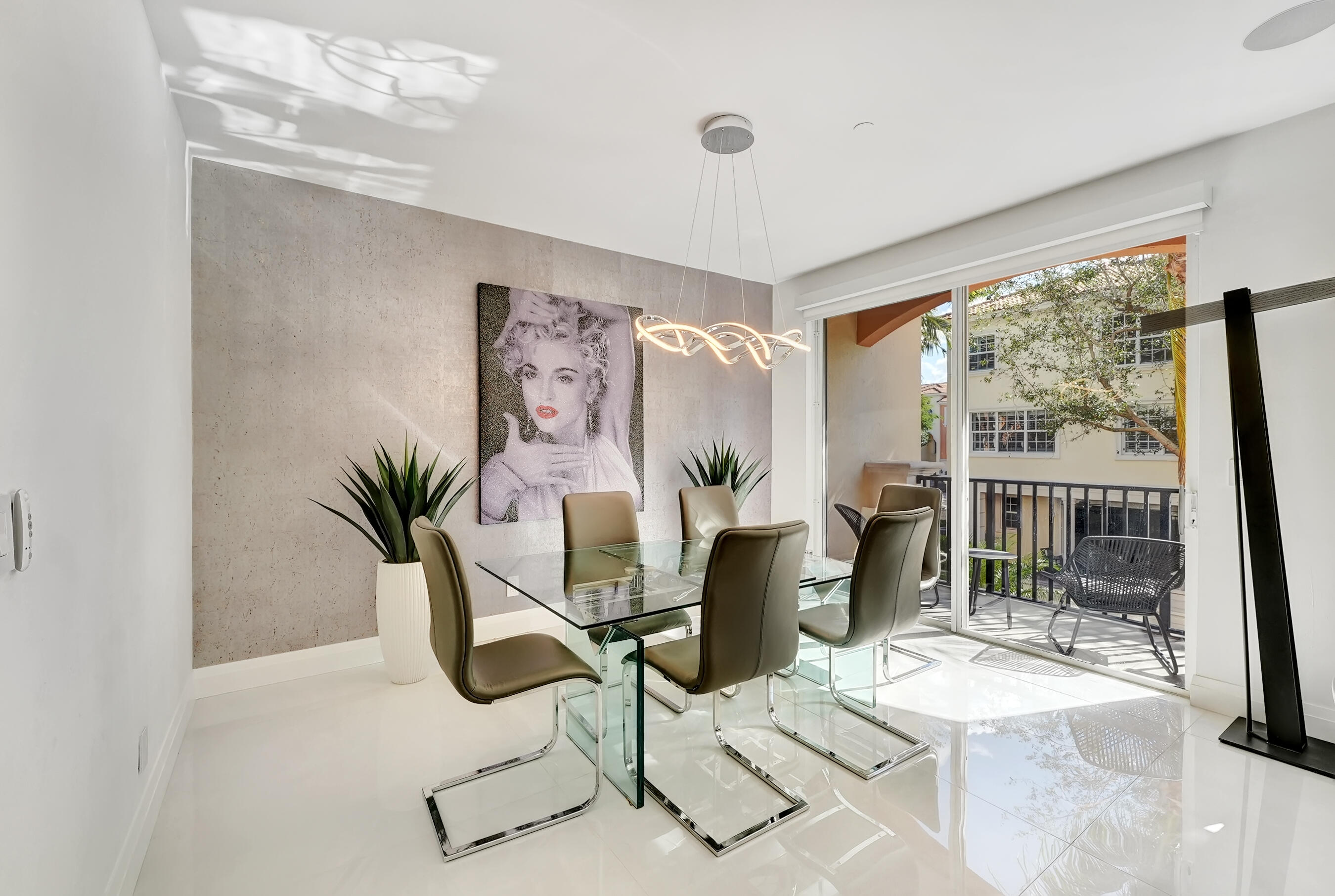 612 NE Rossetti Lane