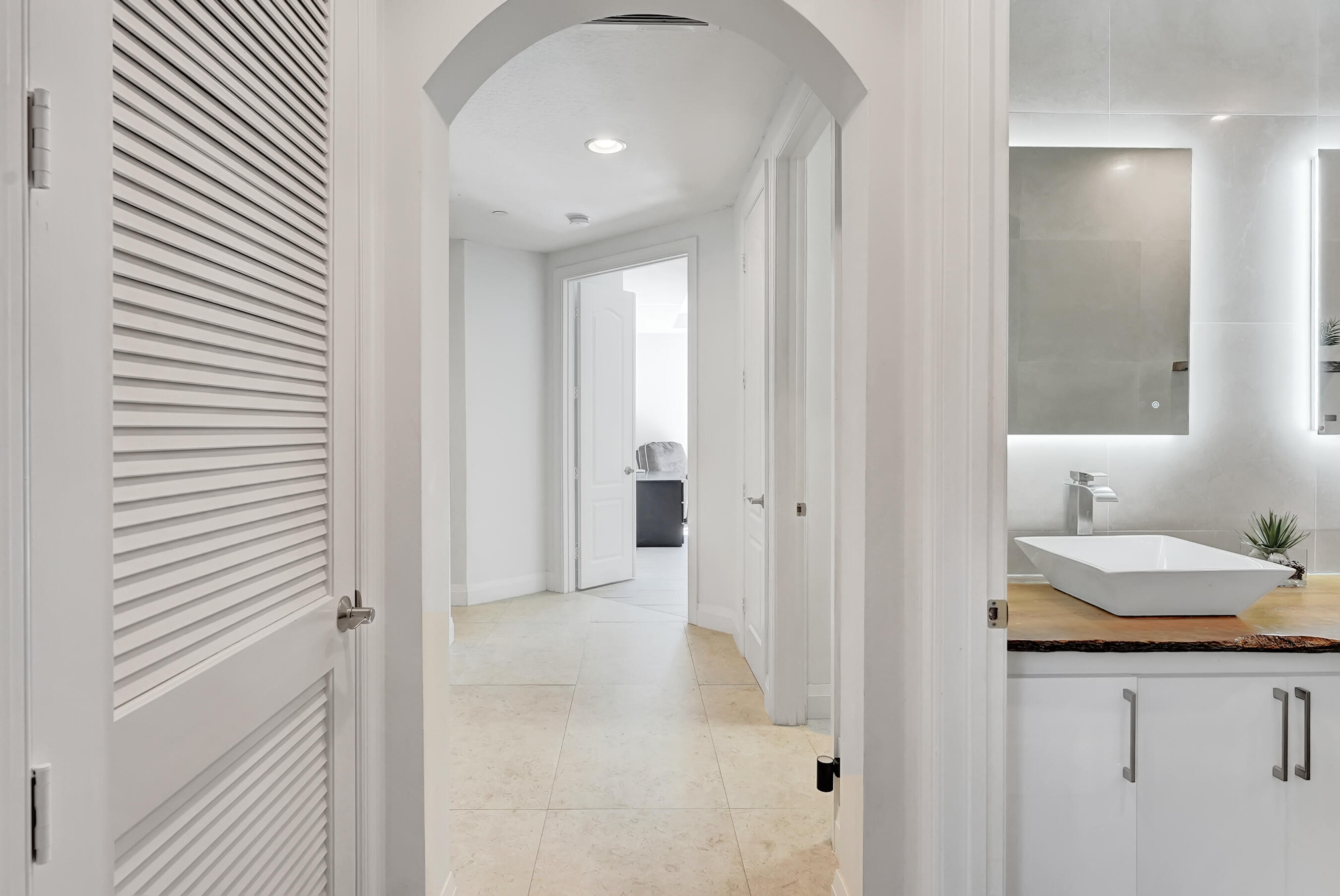 612 NE Rossetti Lane