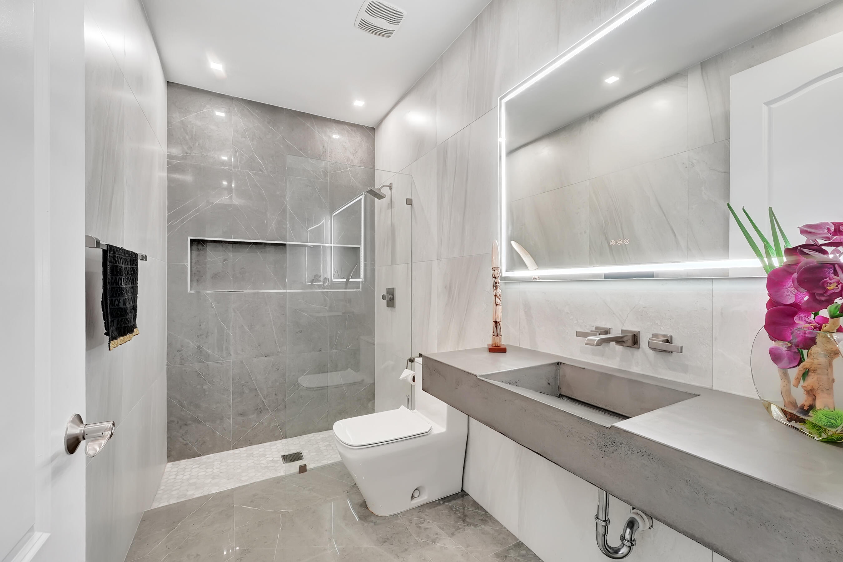 612 NE Rossetti Lane