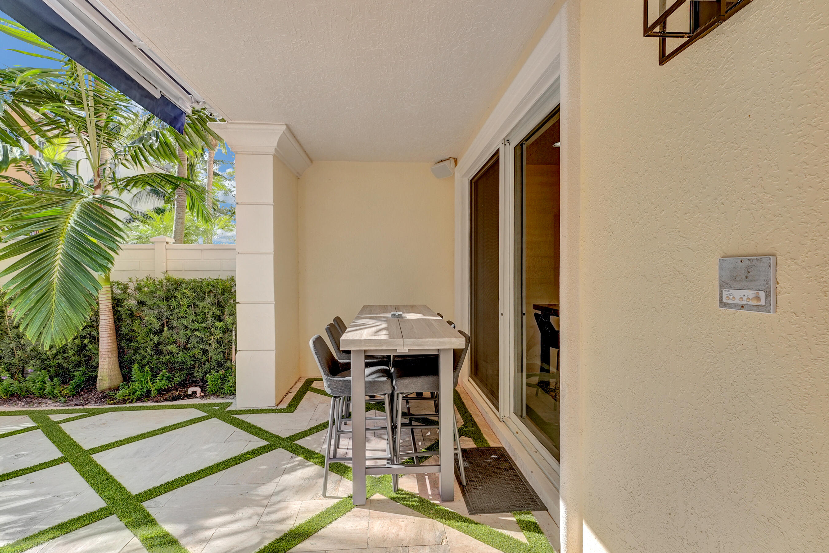 612 NE Rossetti Lane