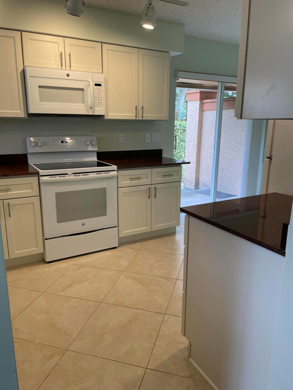 9989 Harbour Lake Circle Unit: 102