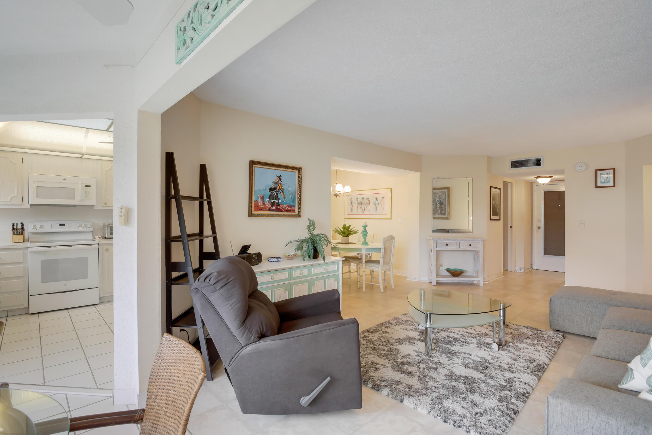 3755 Via Poinciana 604