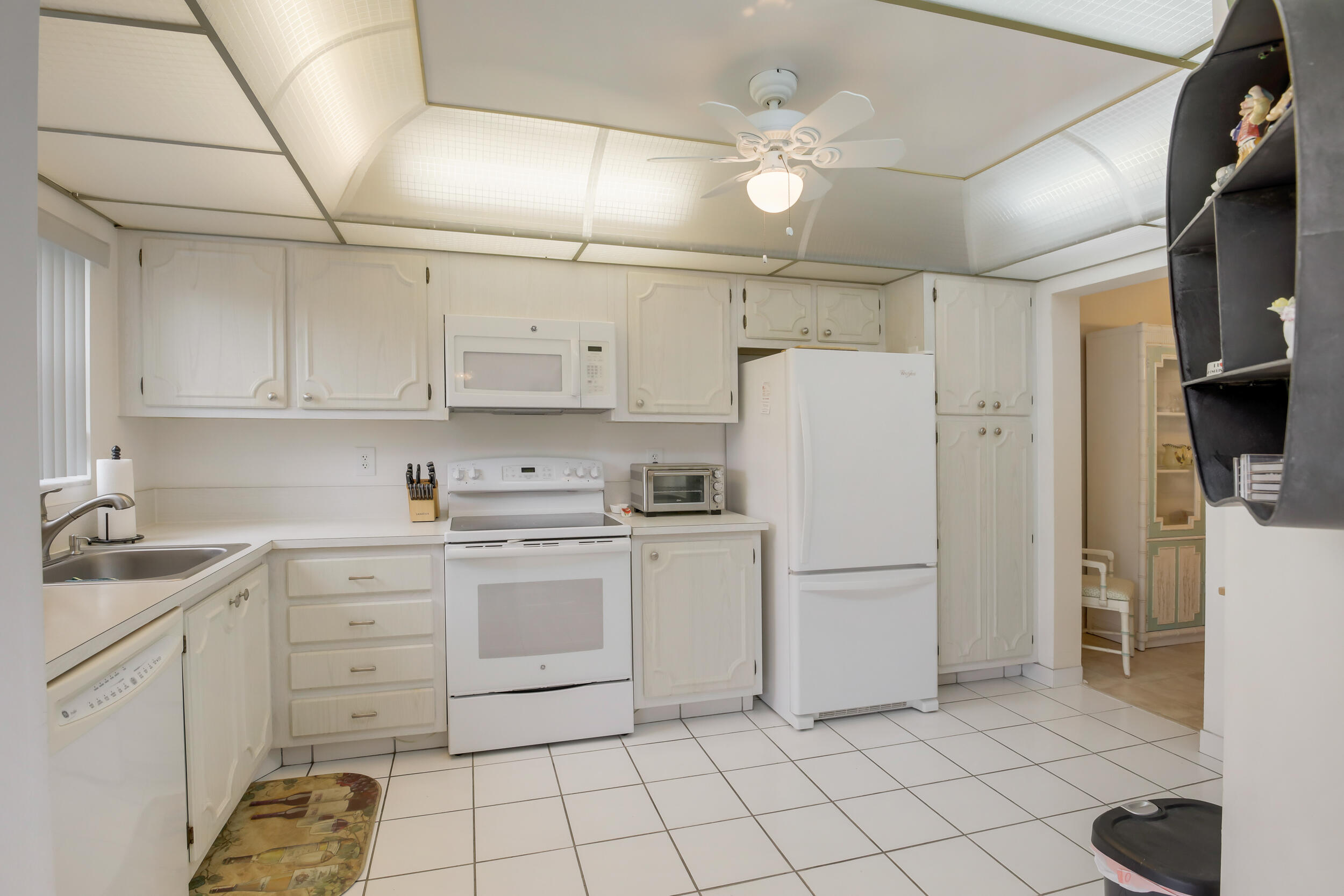 3755 Via Poinciana 604