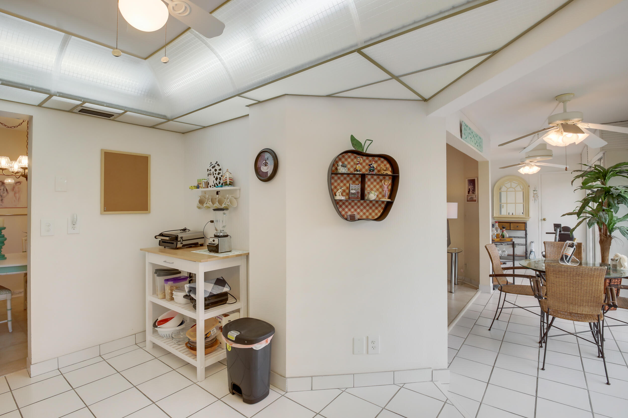 3755 Via Poinciana 604