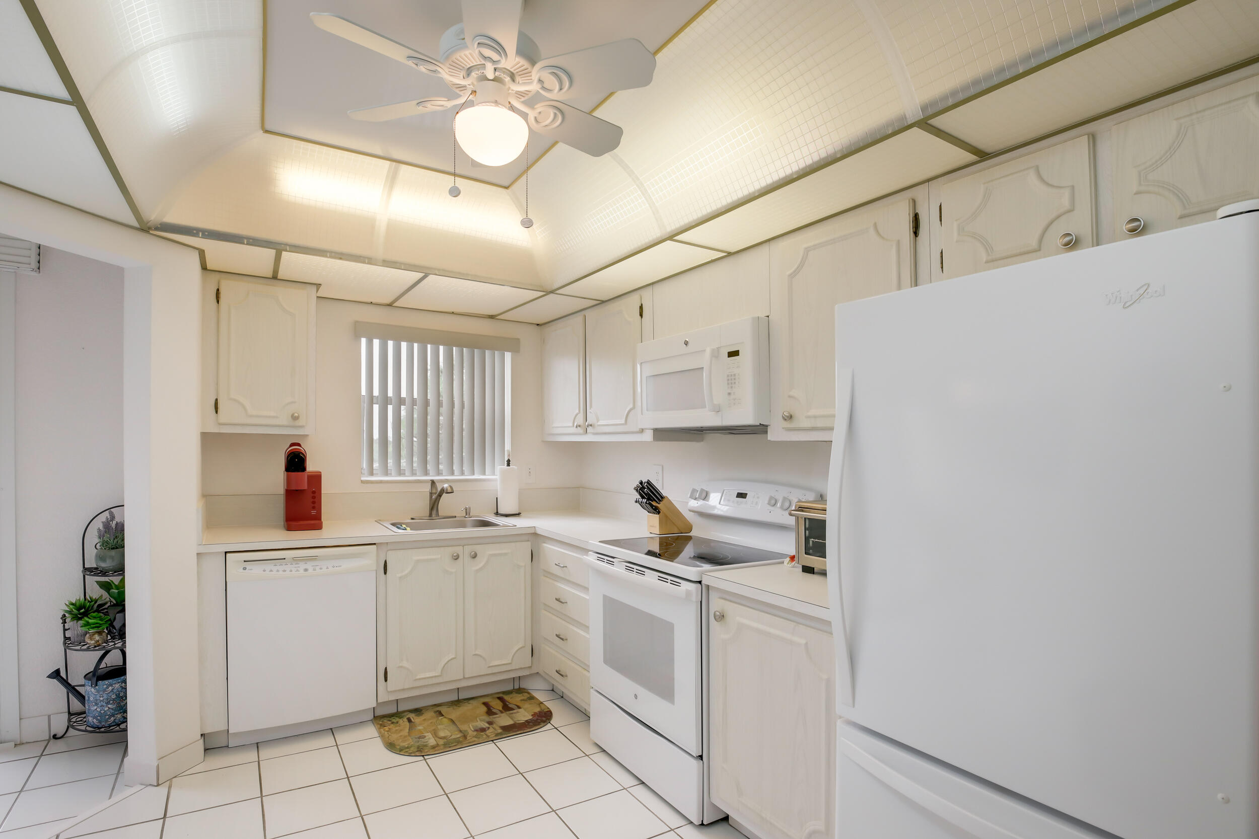 3755 Via Poinciana 604