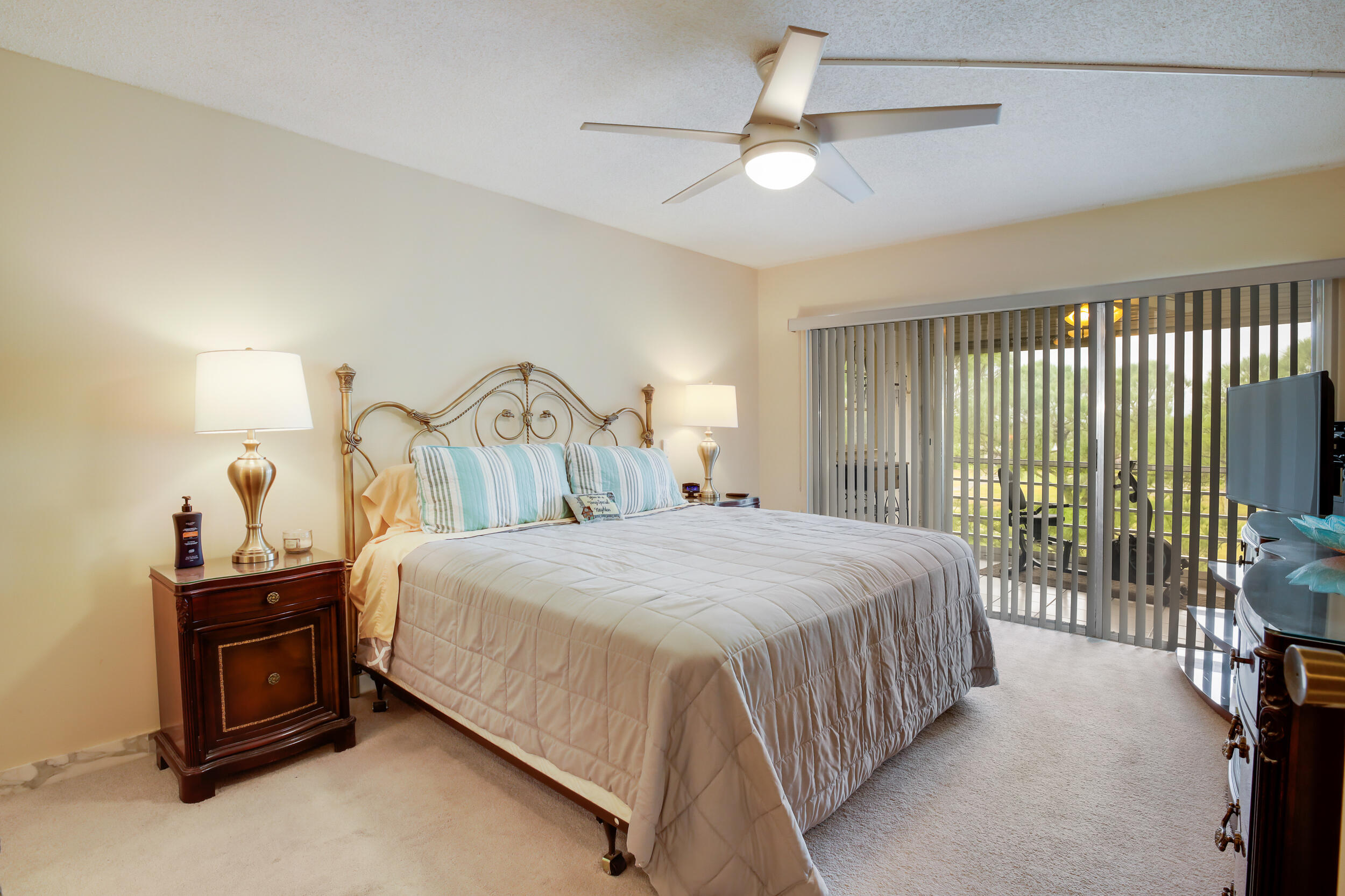 3755 Via Poinciana 604