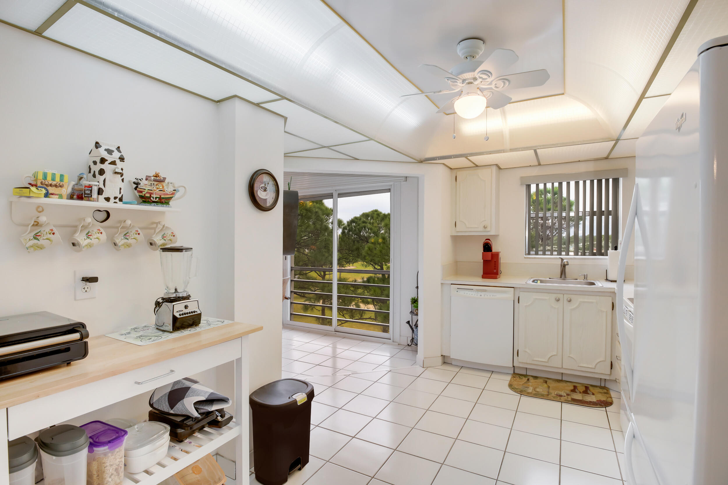 3755 Via Poinciana 604