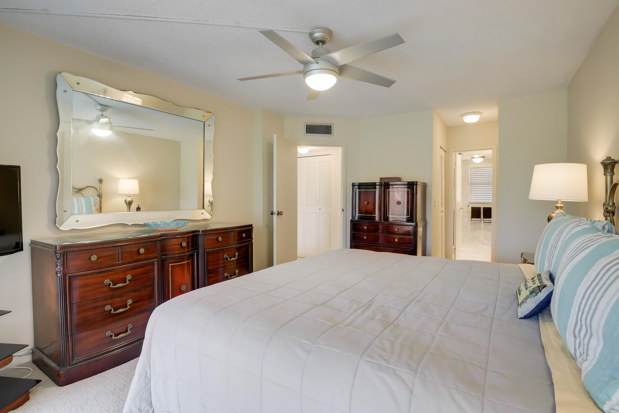 3755 Via Poinciana 604