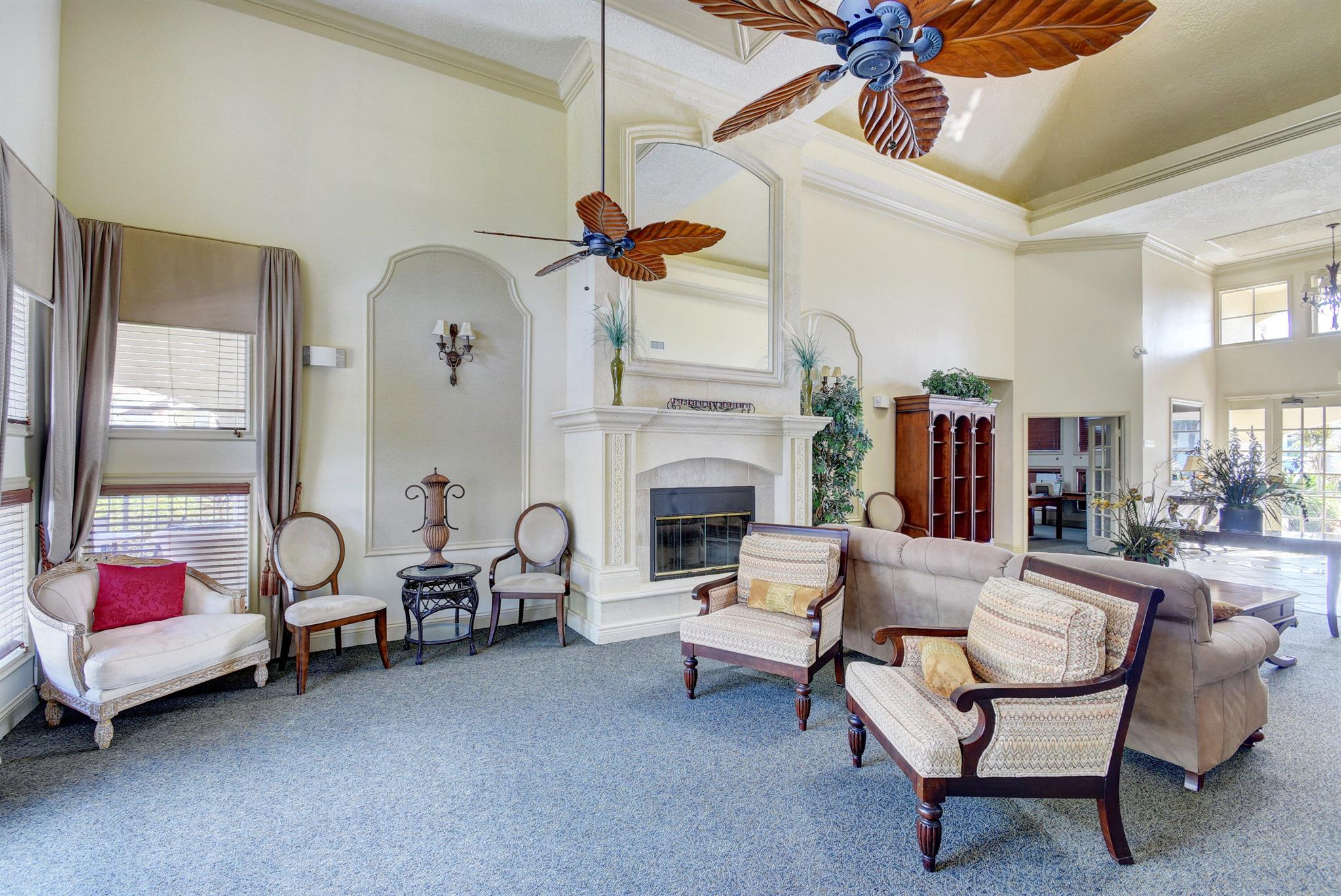 815 W Boulevard 1-206