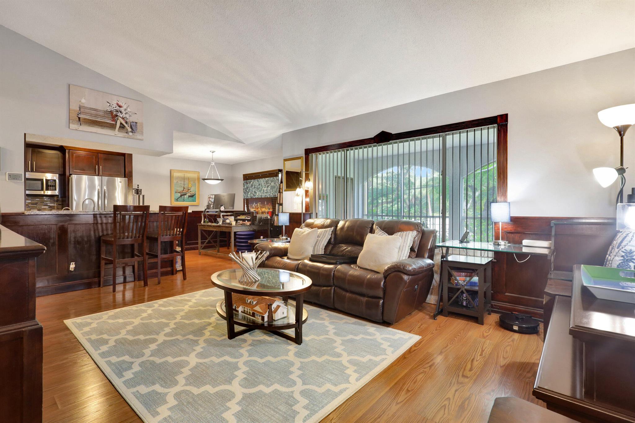 815 W Boulevard 1-206