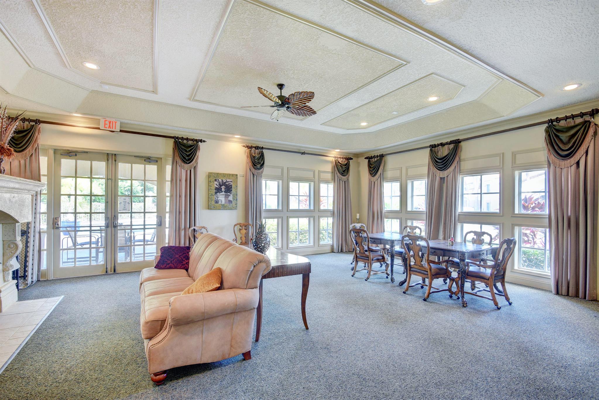 815 W Boulevard 1-206