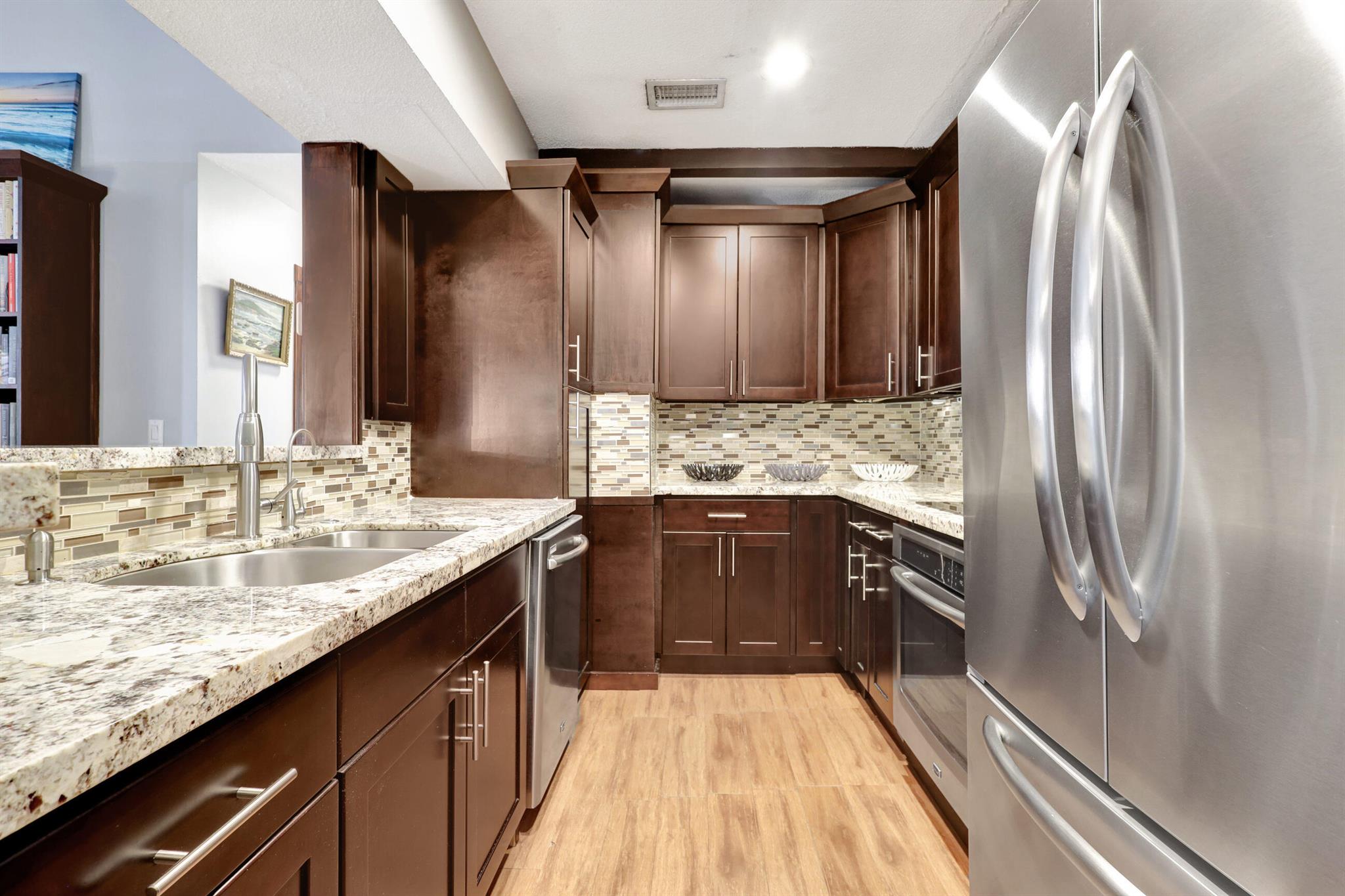 815 W Boulevard 1-206