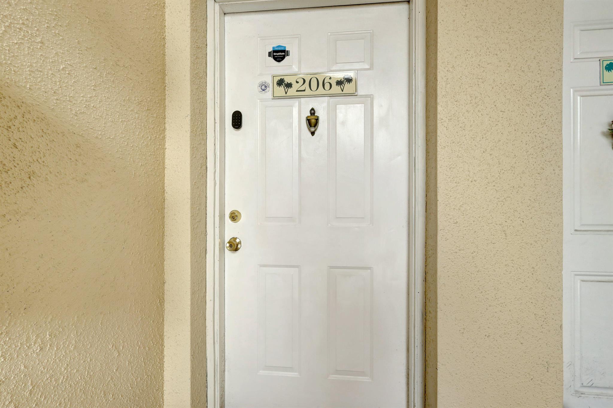 815 W Boulevard 1-206