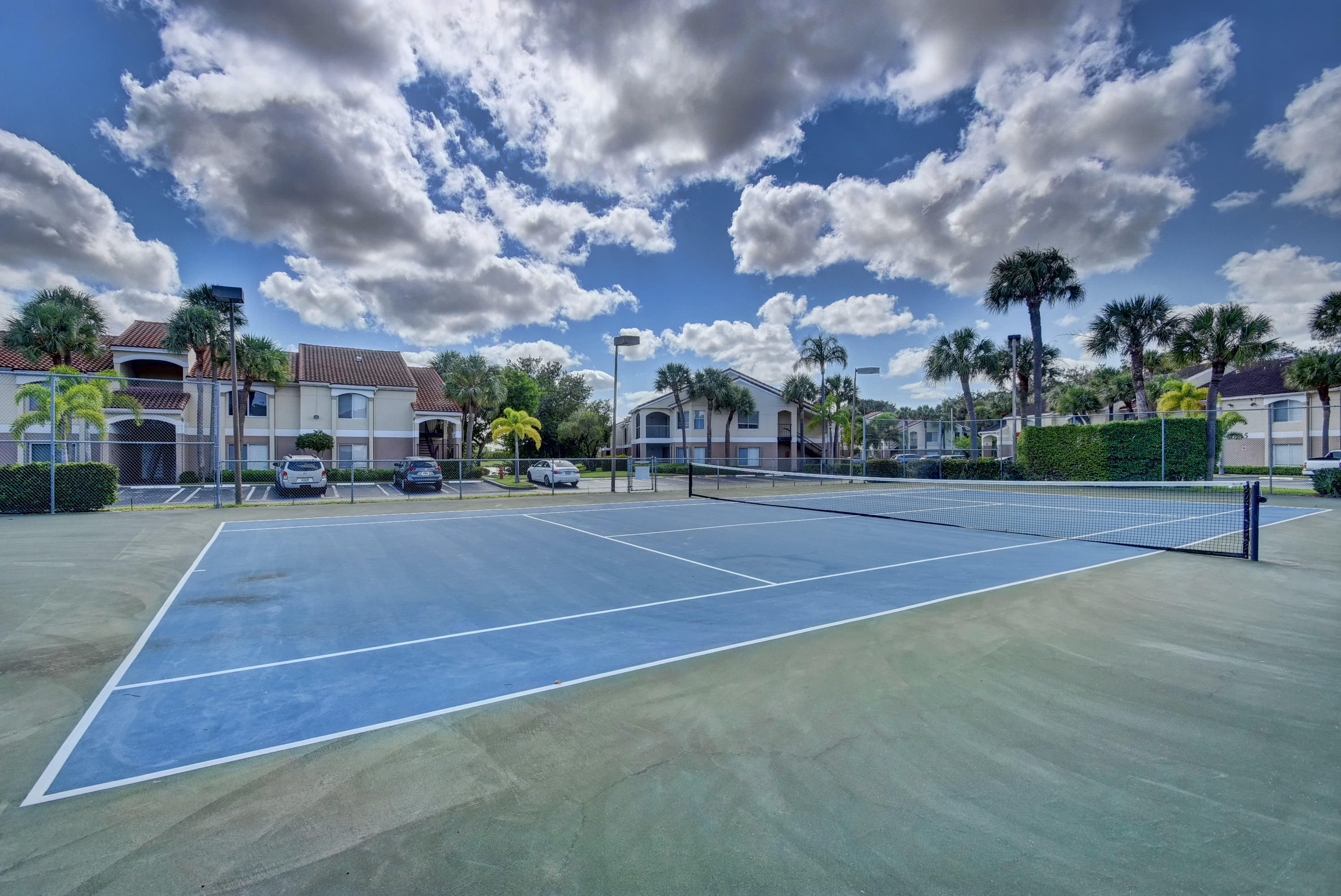 815 W Boulevard 1-206