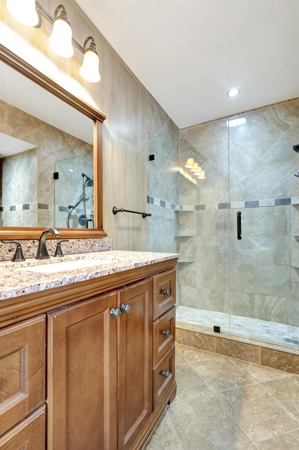 815 W Boulevard 1-206