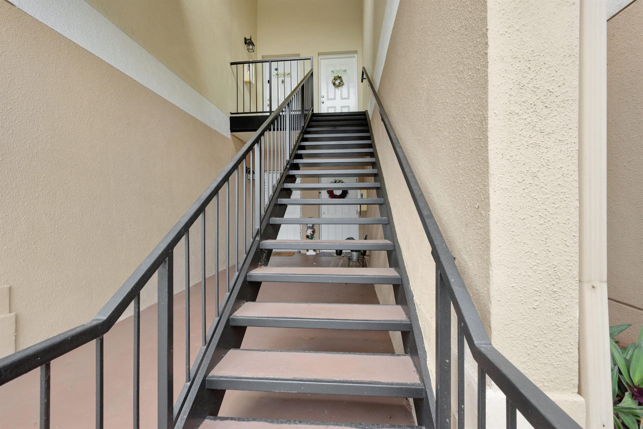 815 W Boulevard 1-206