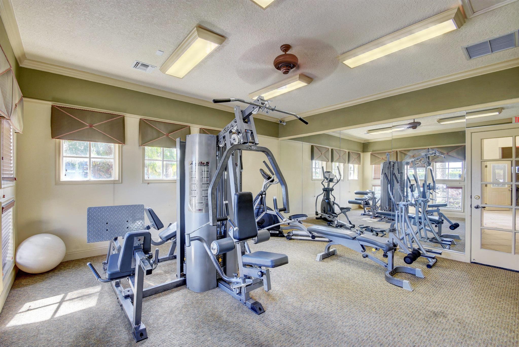 815 W Boulevard 1-206