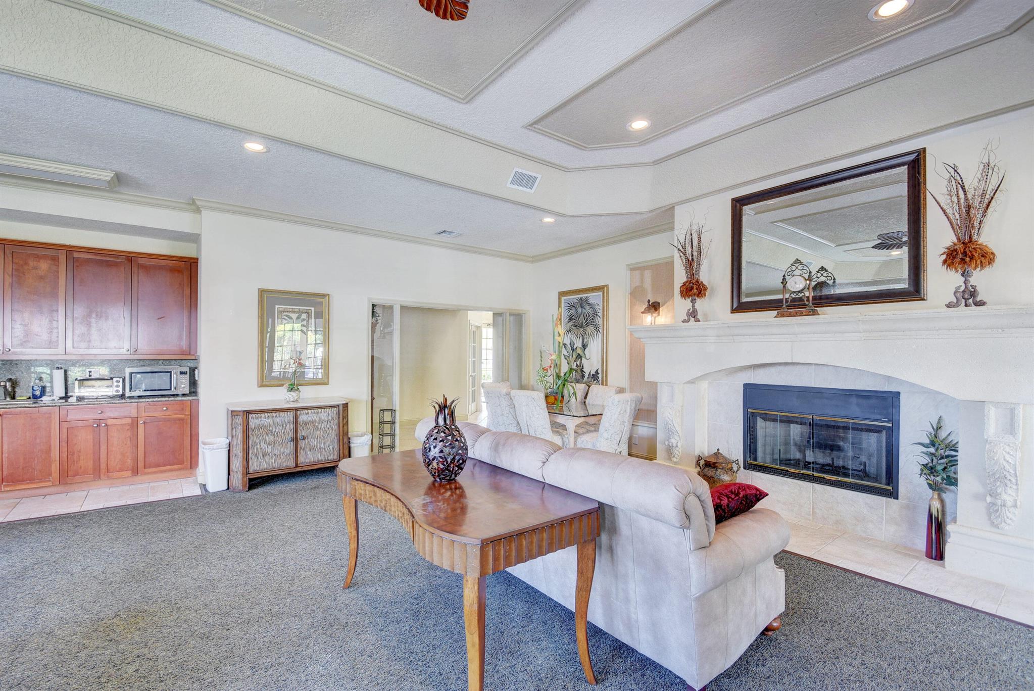 815 W Boulevard 1-206