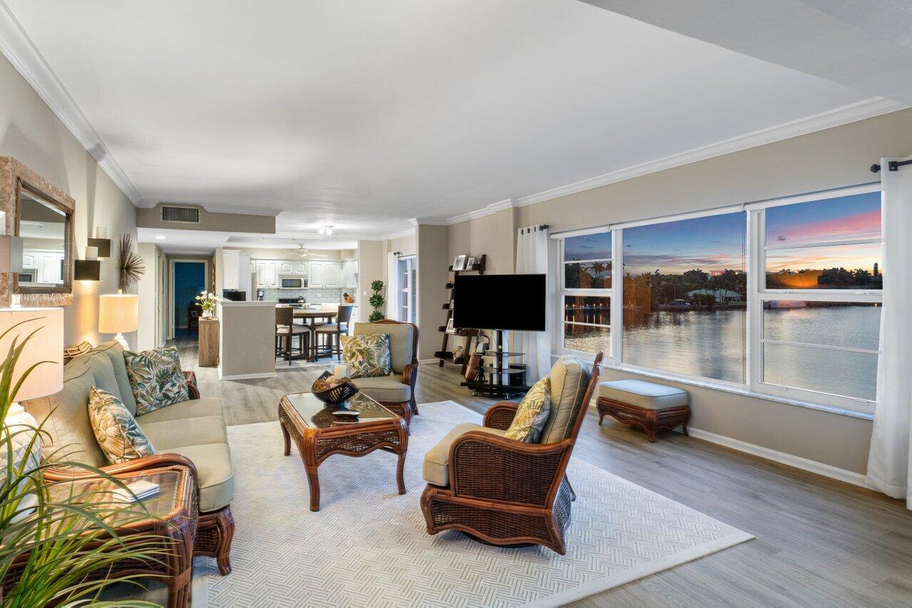 400 Seasage Drive 305