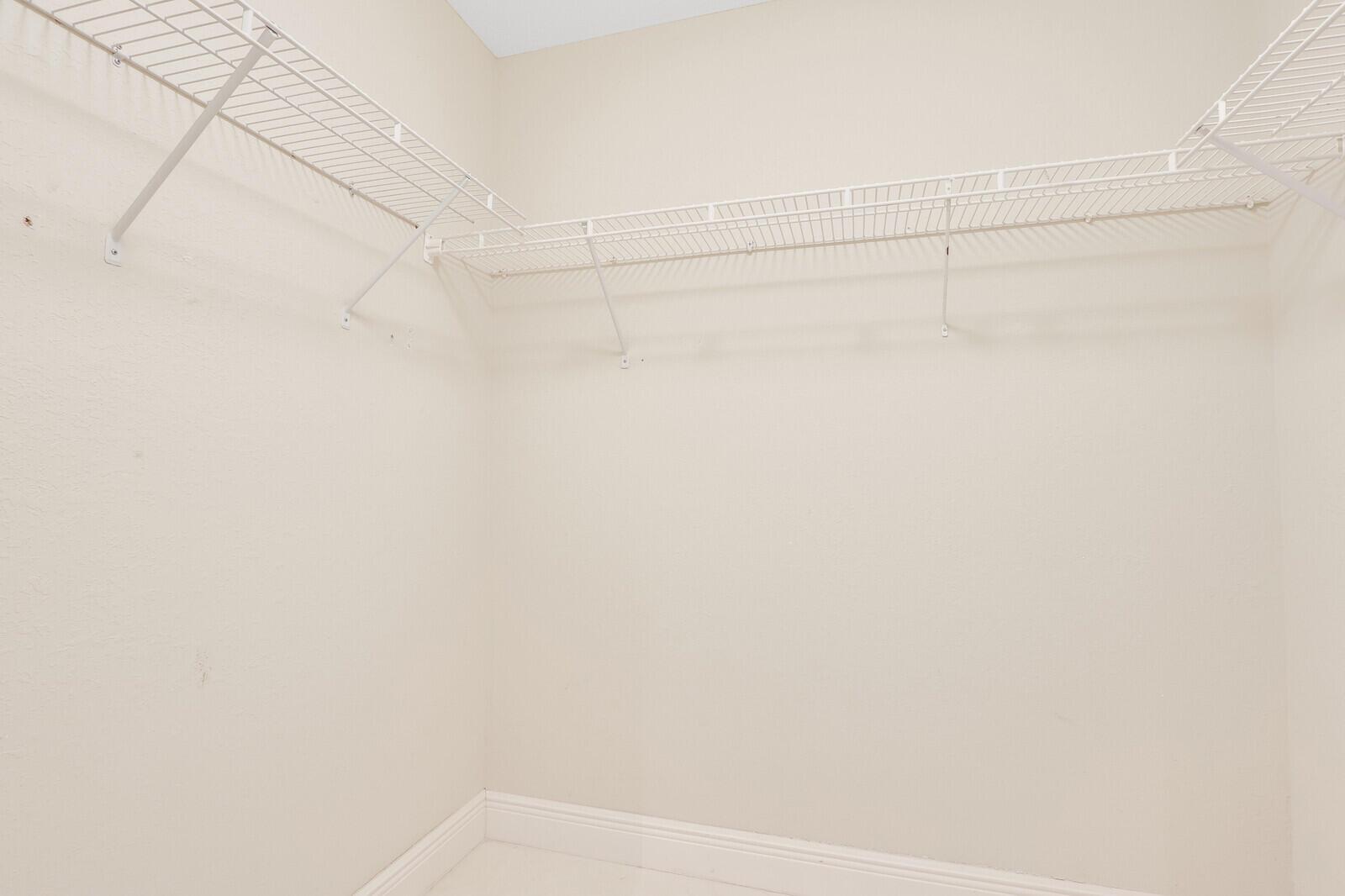 470 Executive Center Drive 2j