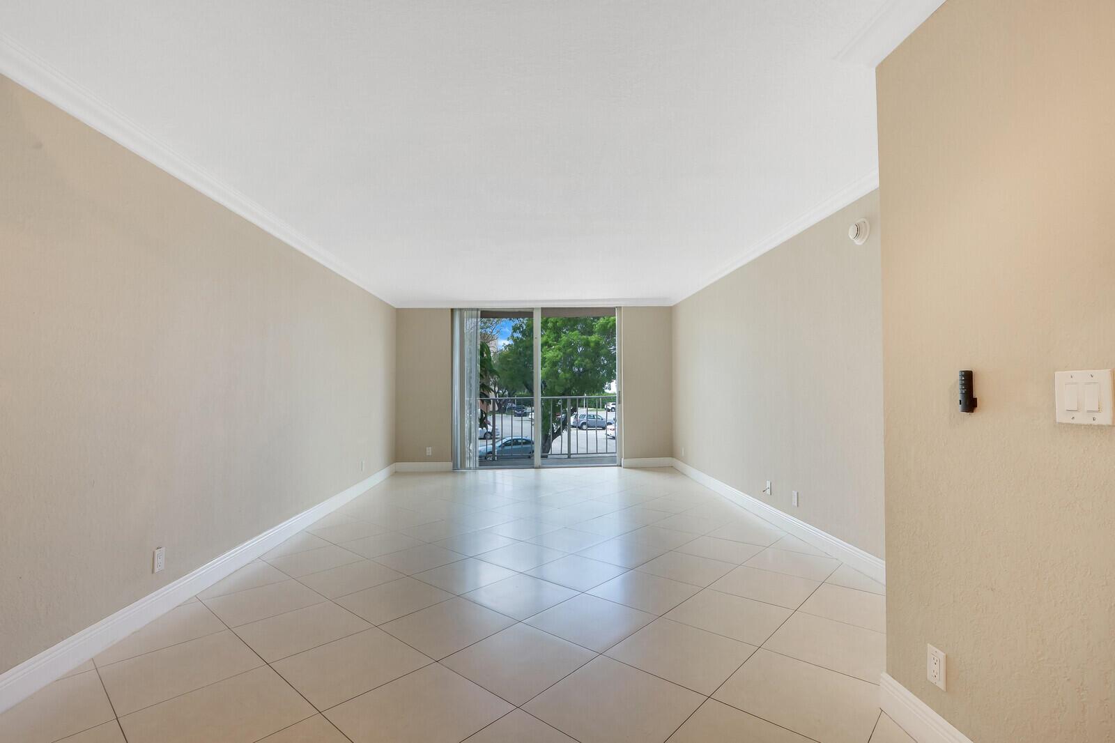 470 Executive Center Drive 2j