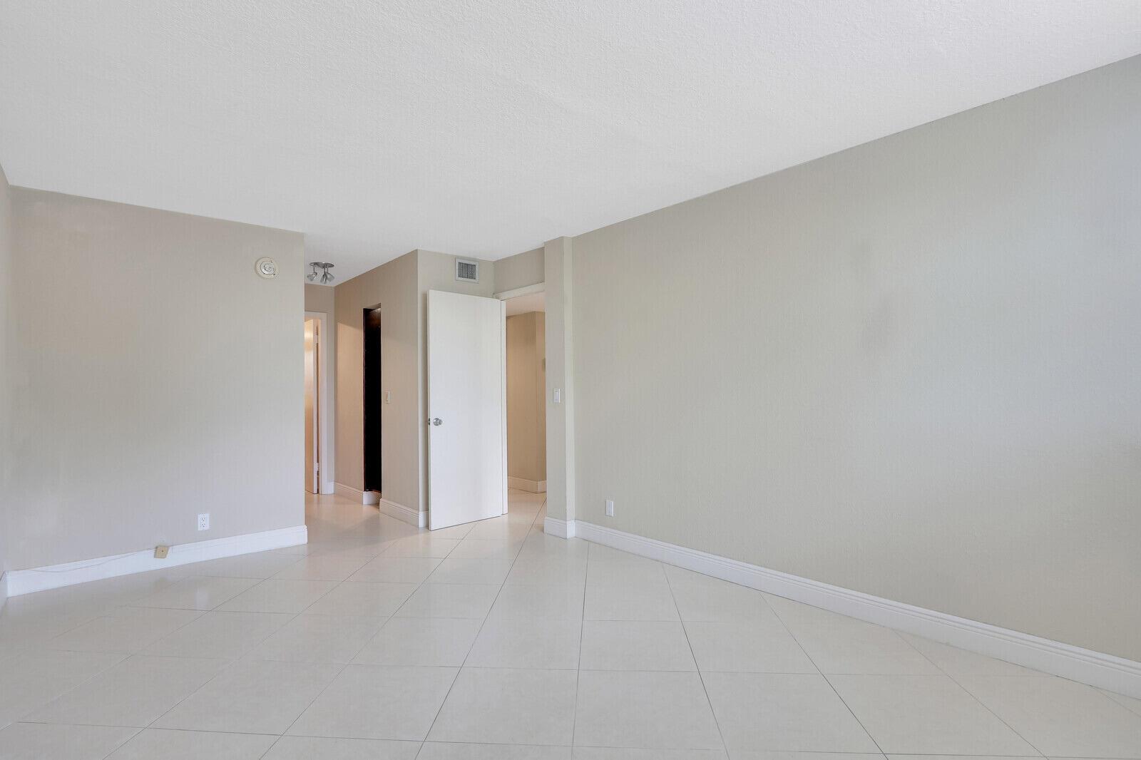 470 Executive Center Drive 2j