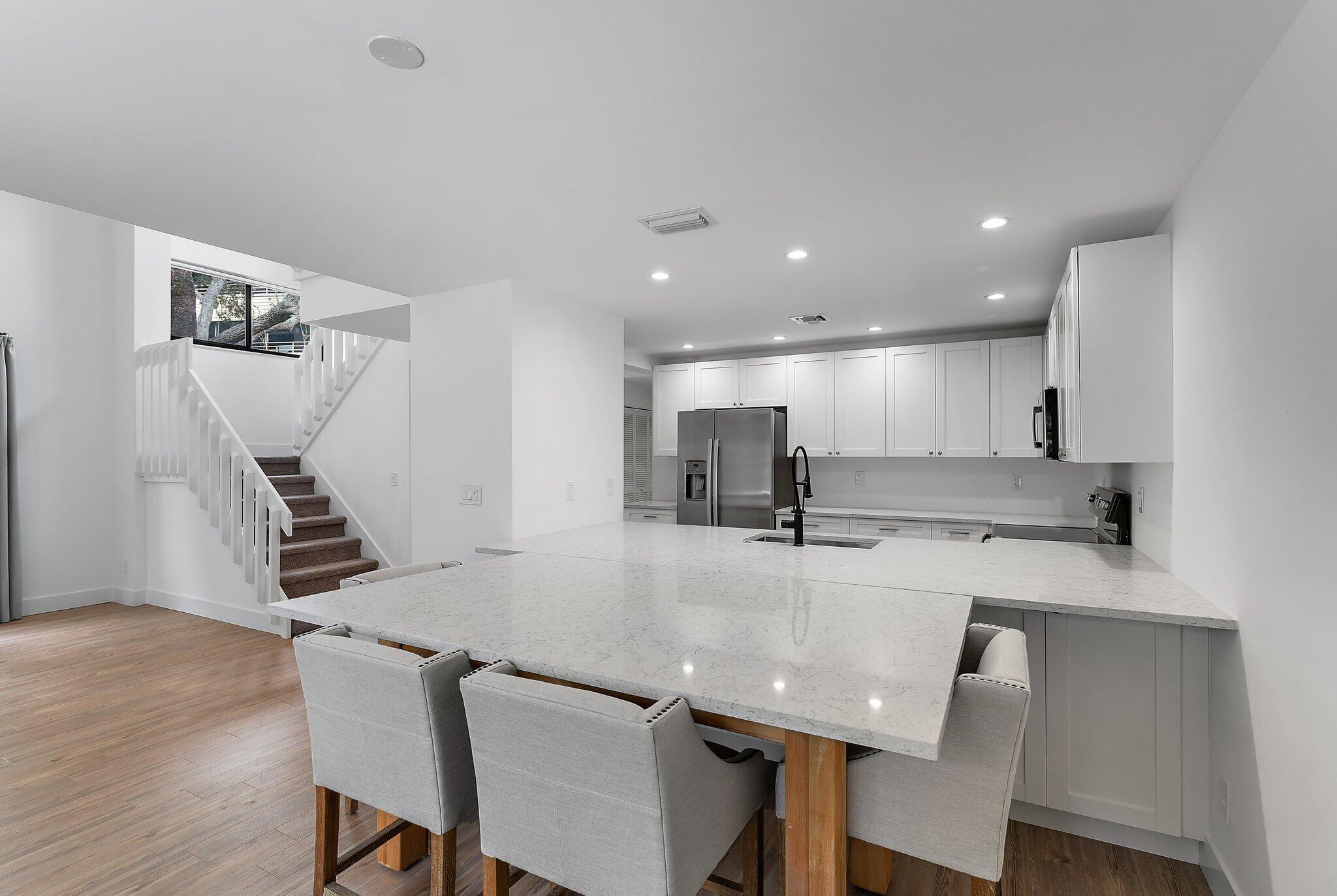 211 Oak Harbour Drive