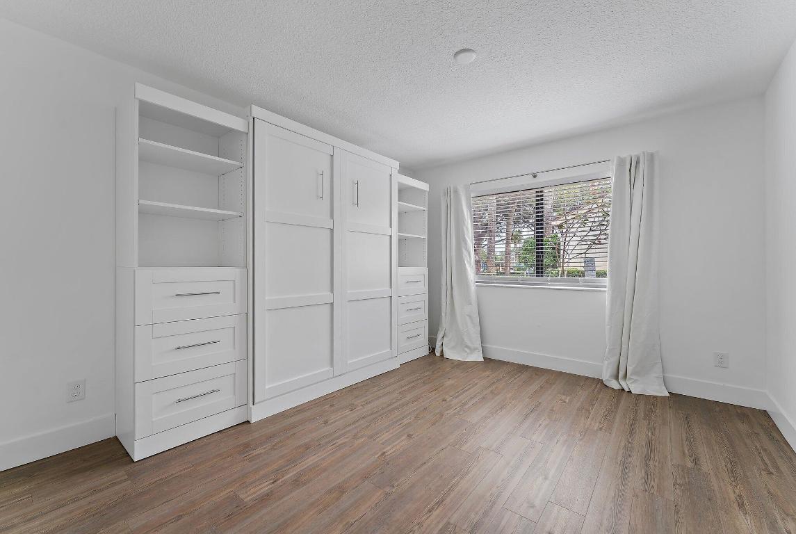 211 Oak Harbour Drive