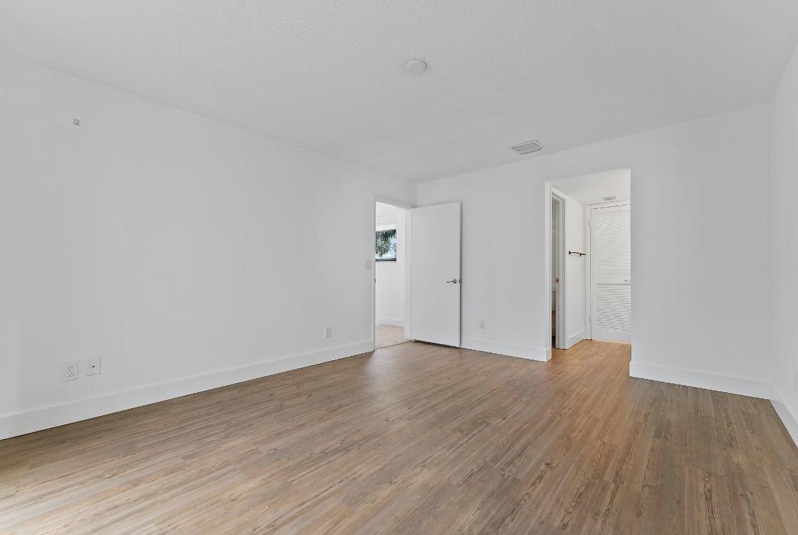 211 Oak Harbour Drive