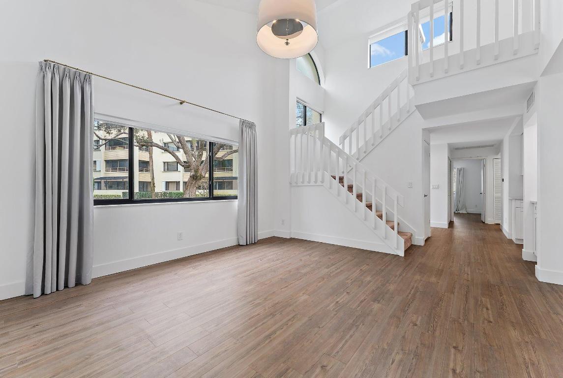 211 Oak Harbour Drive