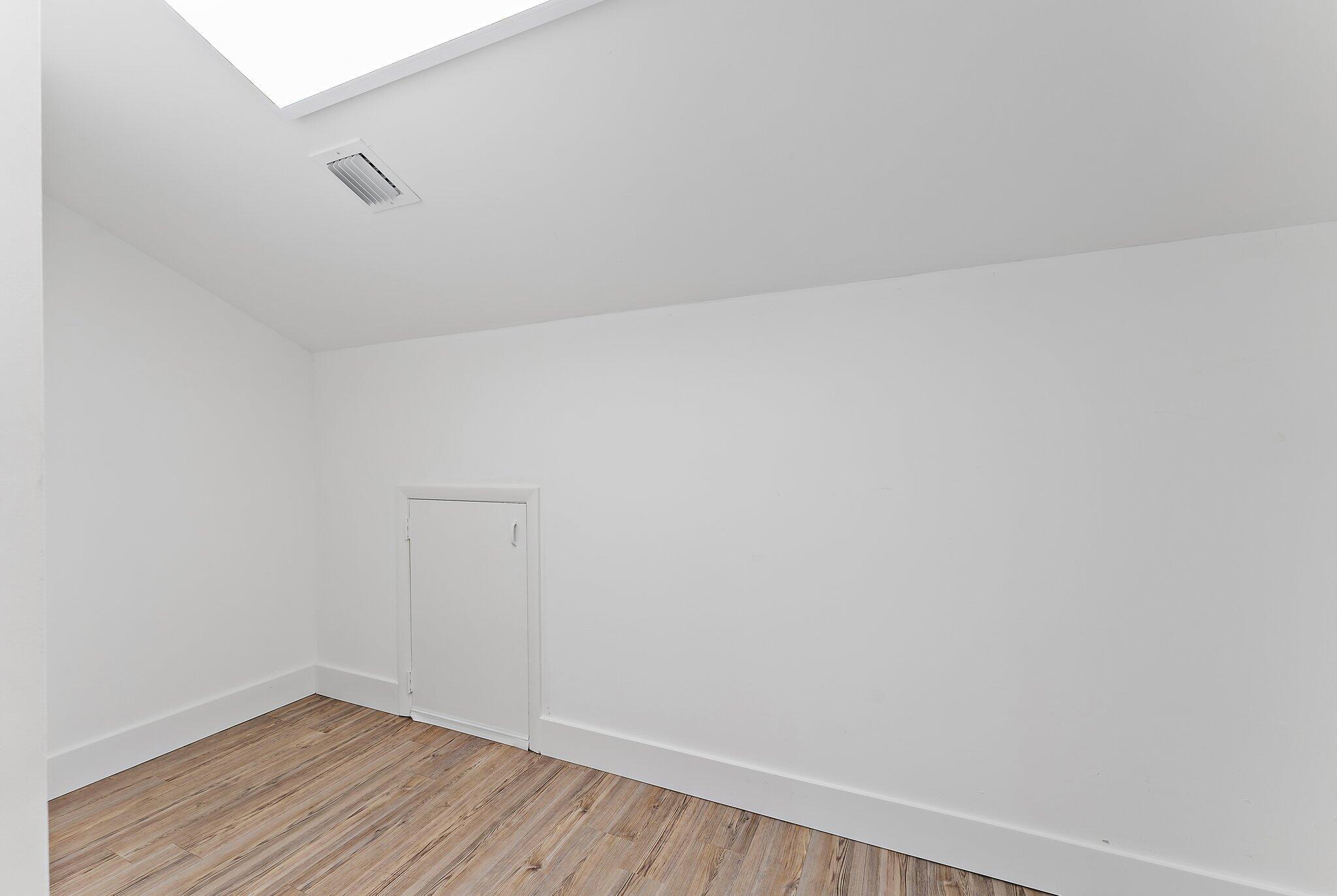 211 Oak Harbour Drive